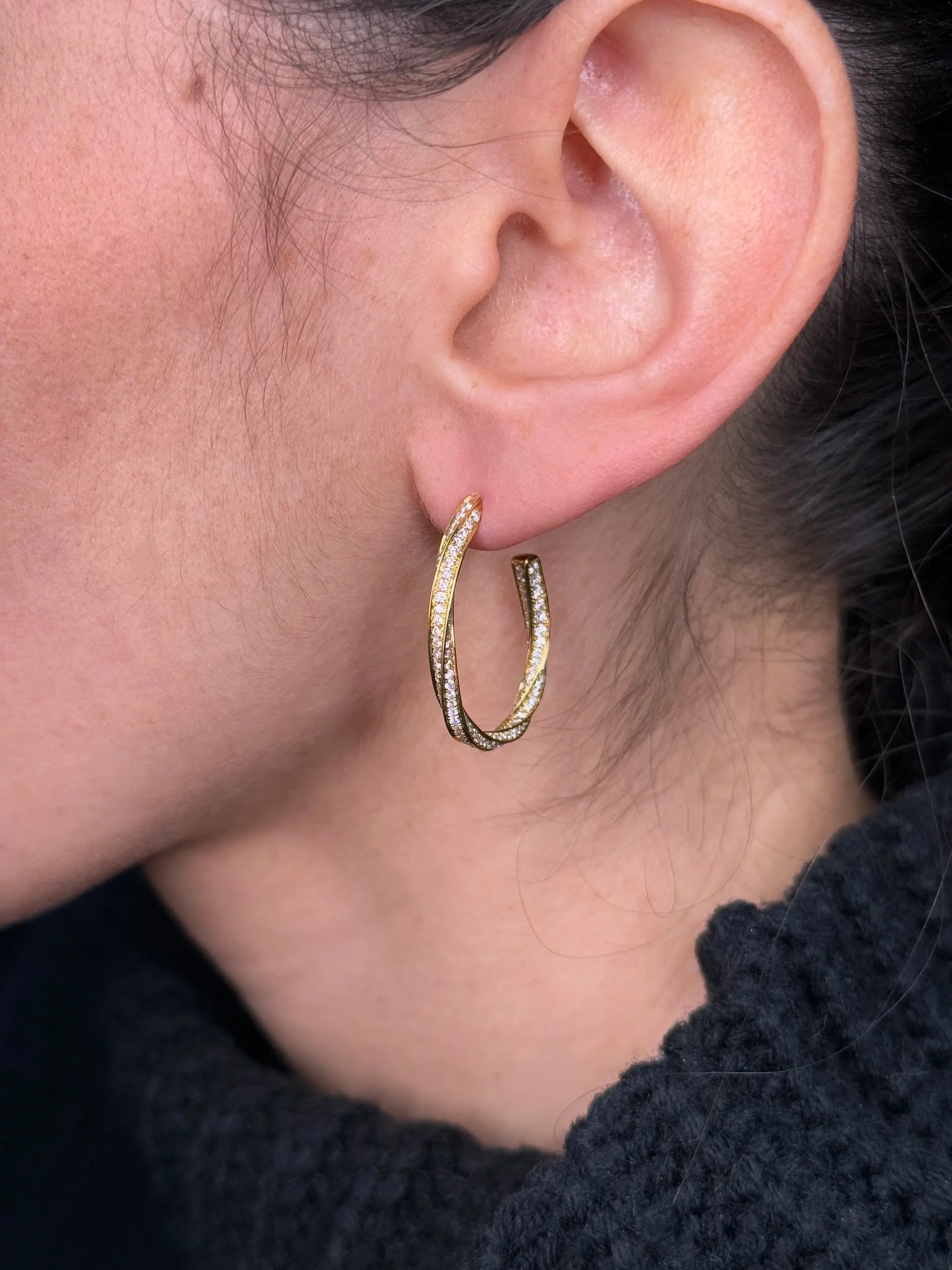 Ladies Oval Shaped Twist Design Hoops - Image 3