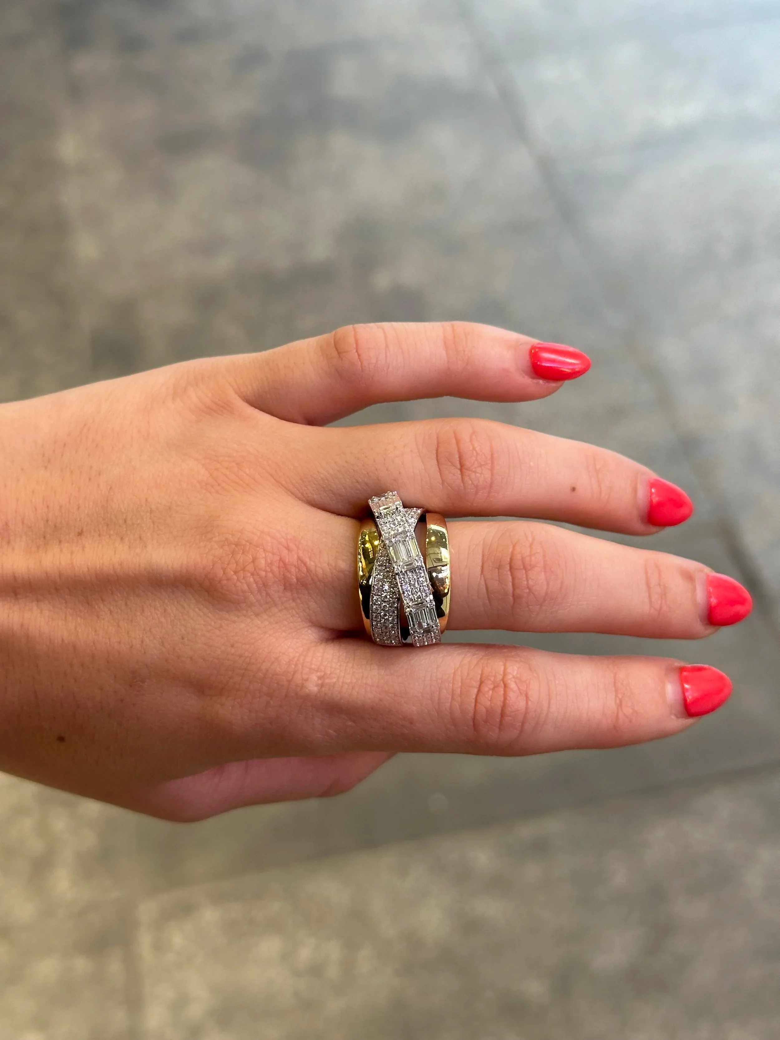 Ladies Overlapping Diamond Ring - Image 2