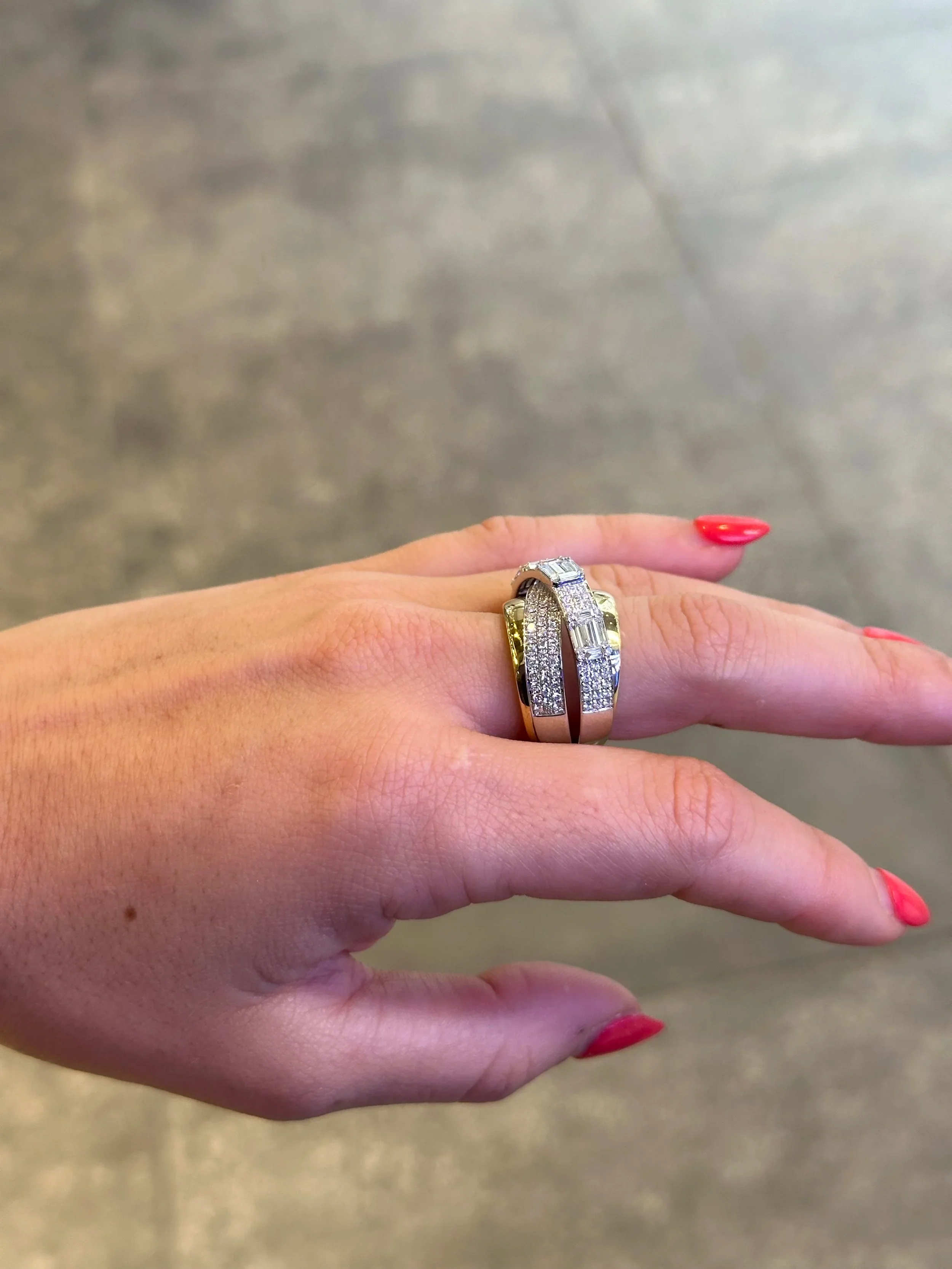 Ladies Overlapping Diamond Ring - Image 3