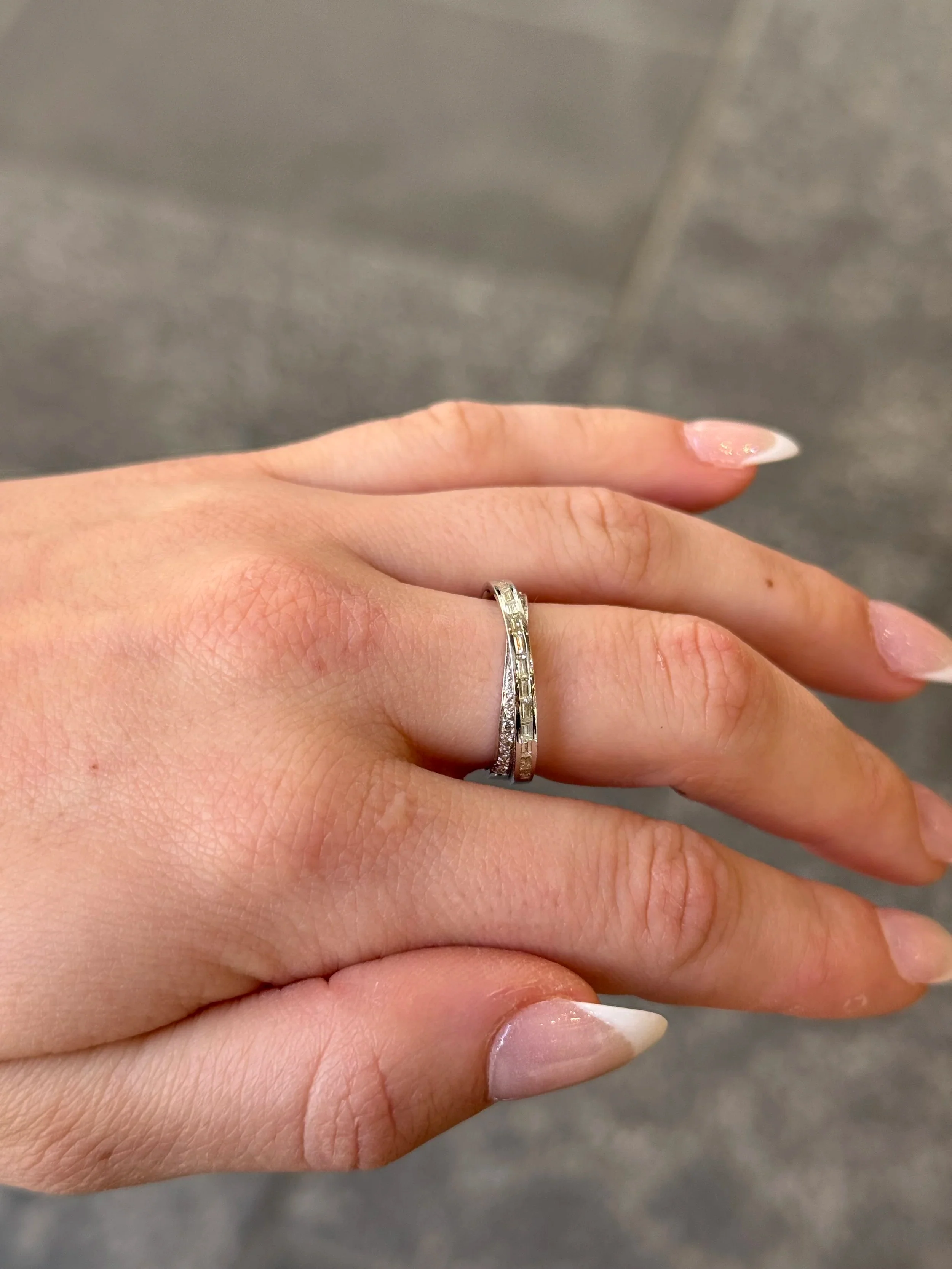 Ladies Overlapping Round and Baguette Diamond Ring - Image 3