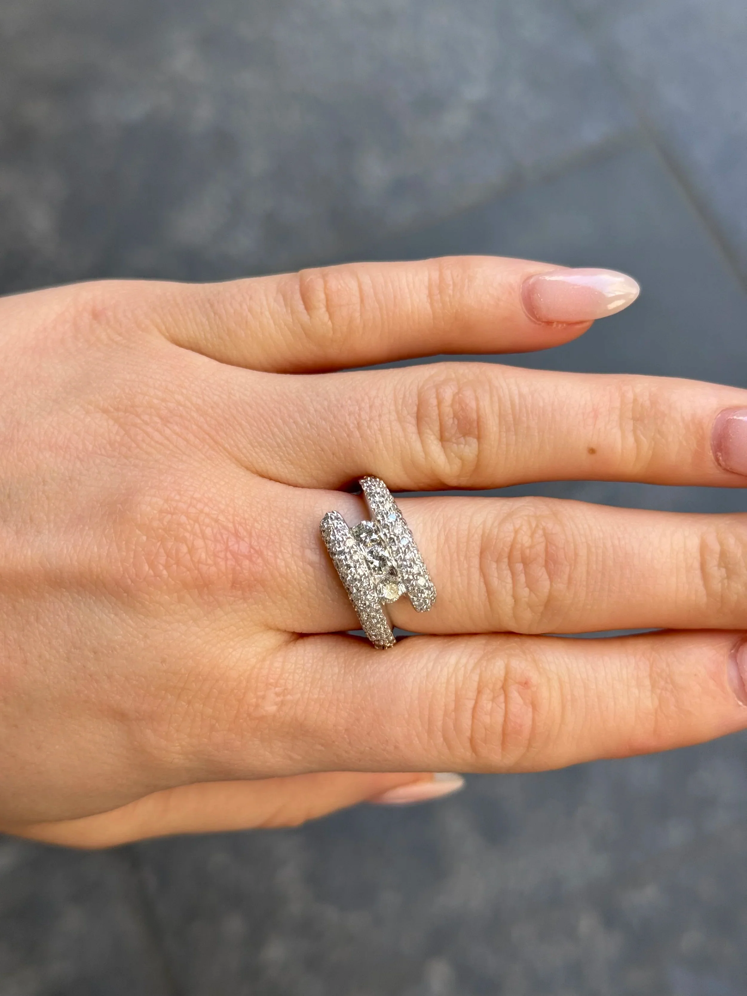 Ladies Pave and Round Diamond Ring - Image 2