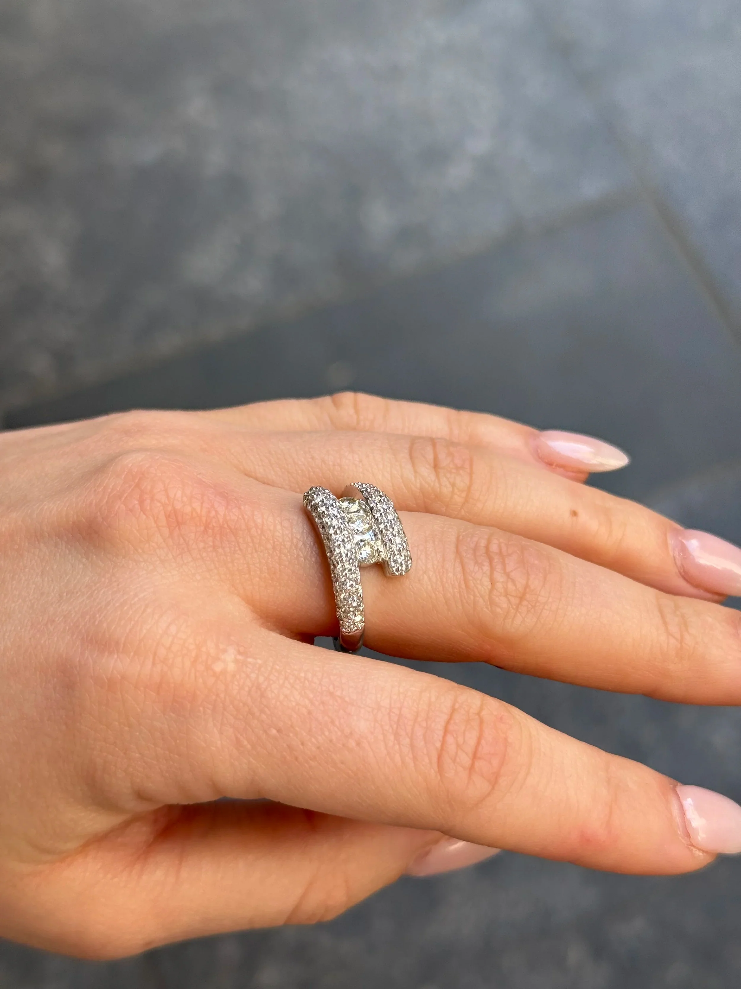Ladies Pave and Round Diamond Ring - Image 3