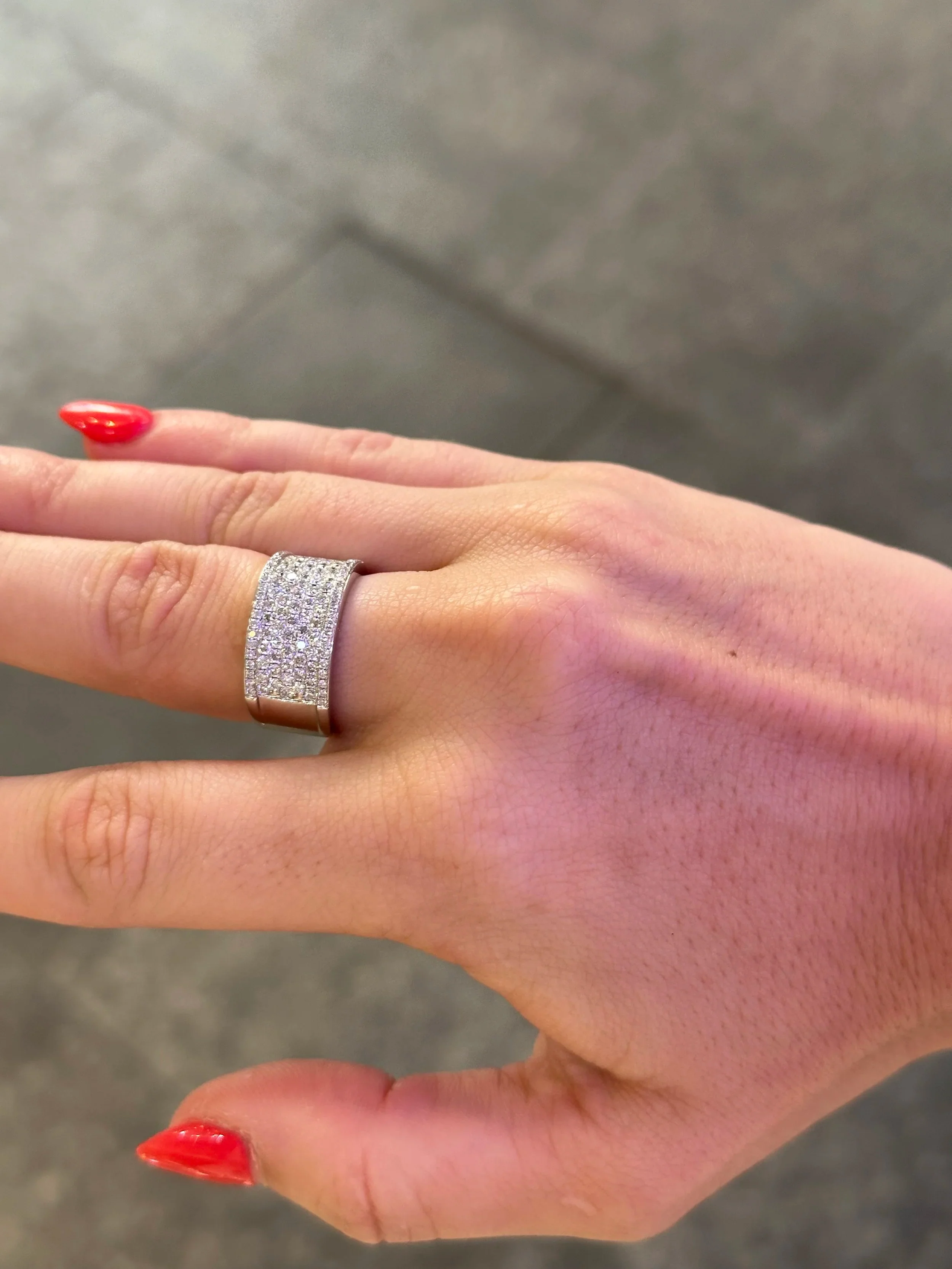 Ladies Pave Set Round Diamond Ring - Image 4