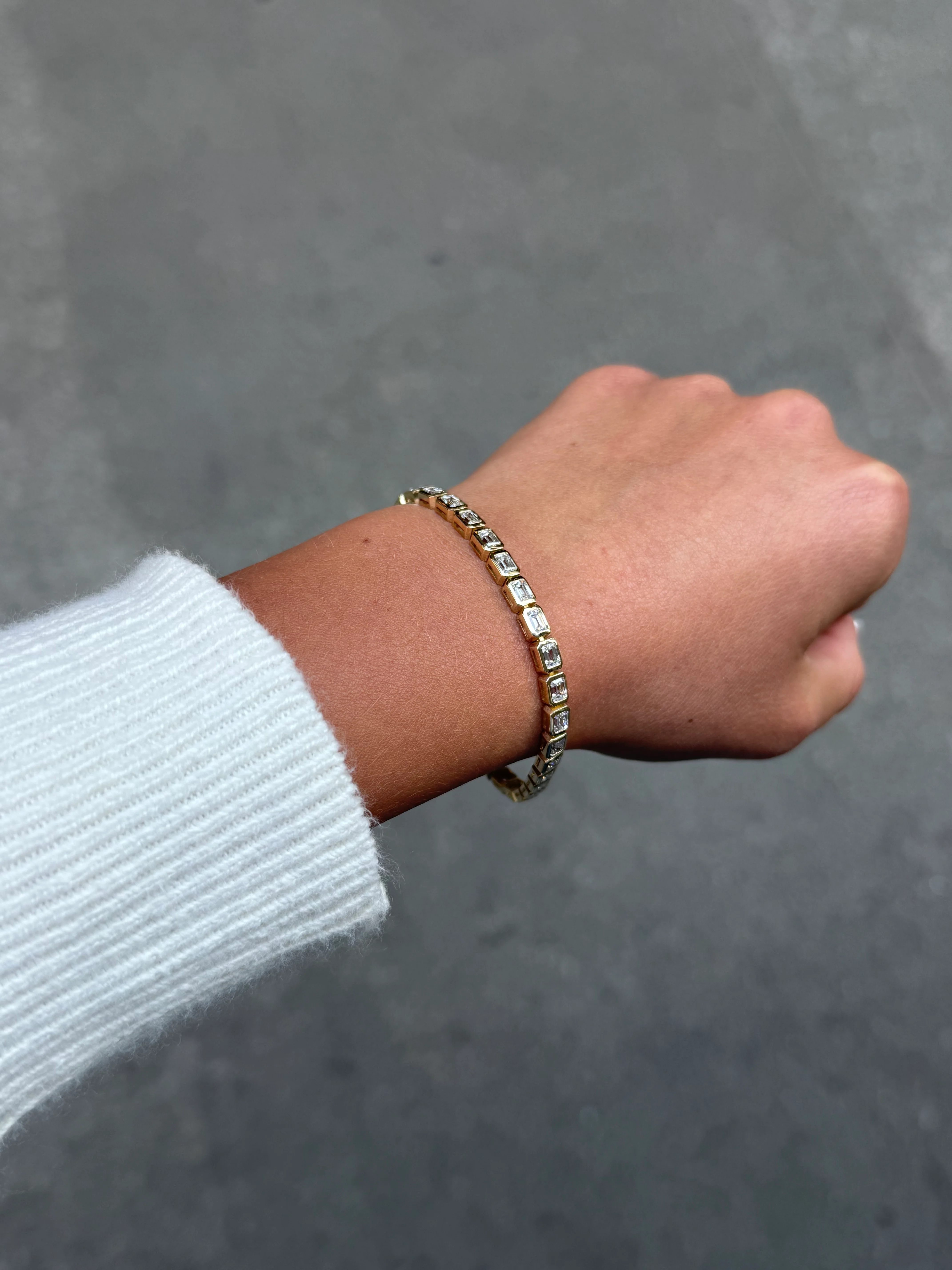 Ladies Lab Grown Bezel Set Emerald Bracelet - Image 3