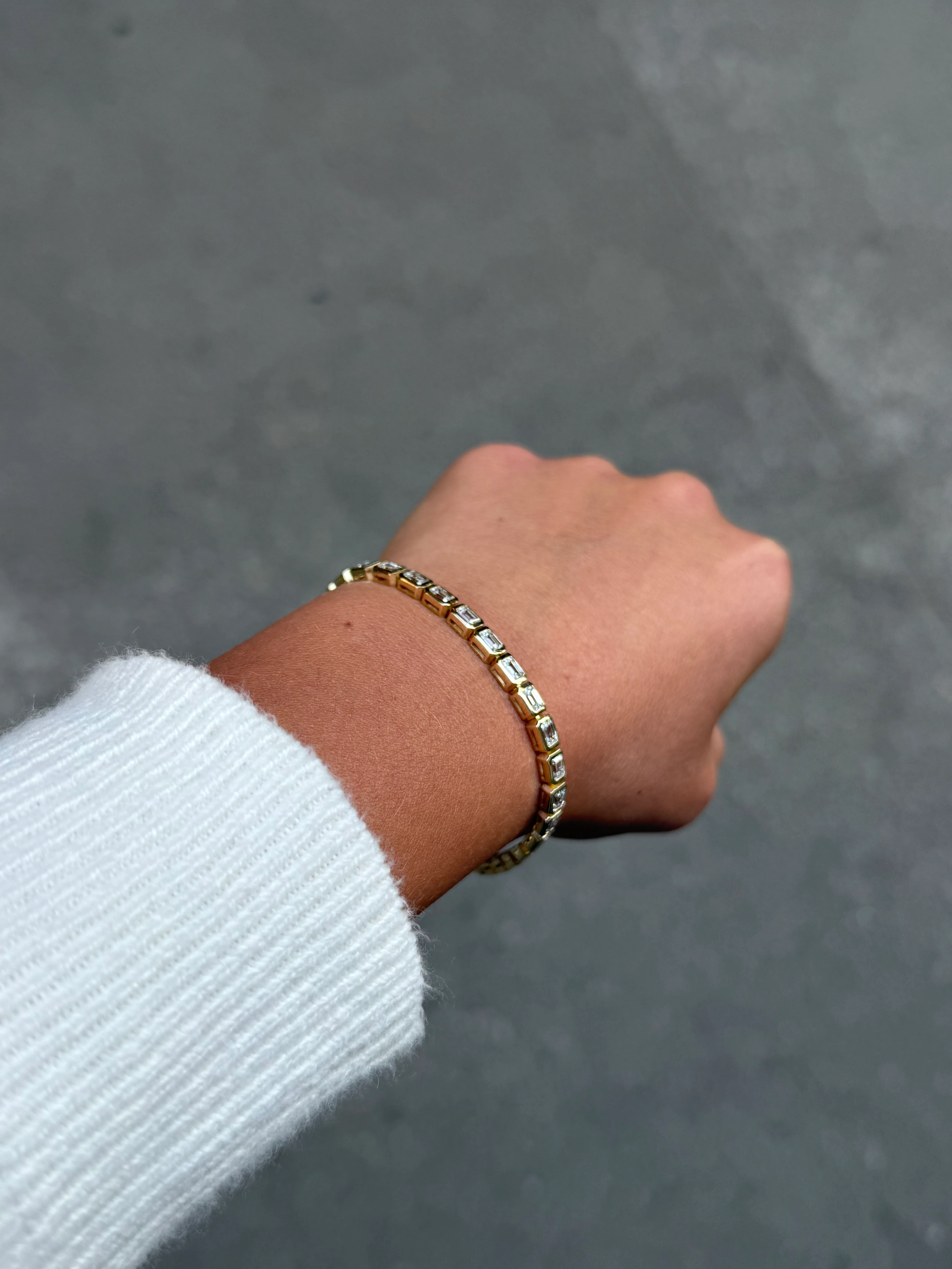 Ladies Lab Grown Bezel Set Emerald Bracelet - Image 4
