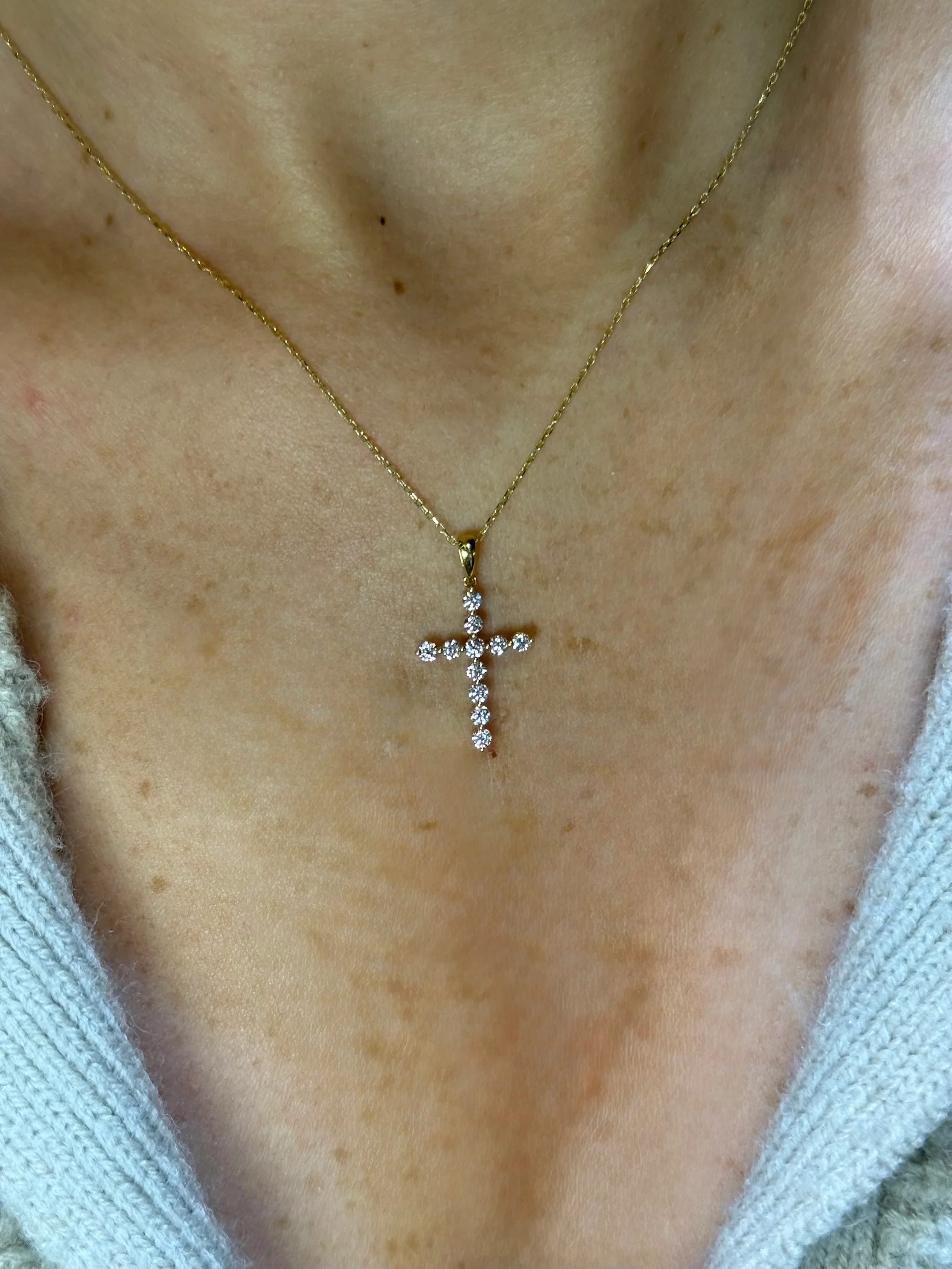 Ladies Round Diamond and Yellow Gold Spaced Out Pendant - Image 2
