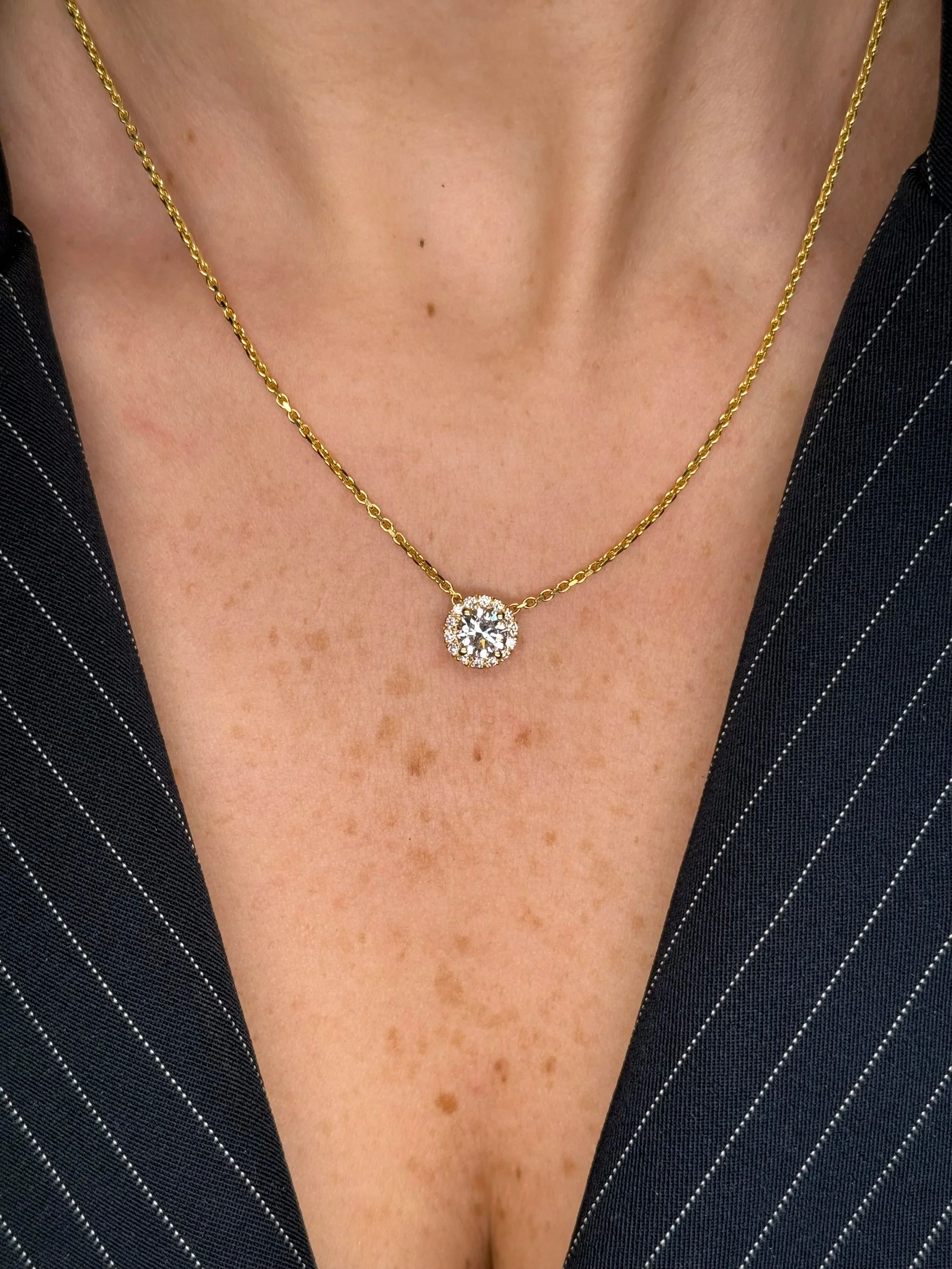 Ladies Round Diamond Cluster Pendant - Image 2