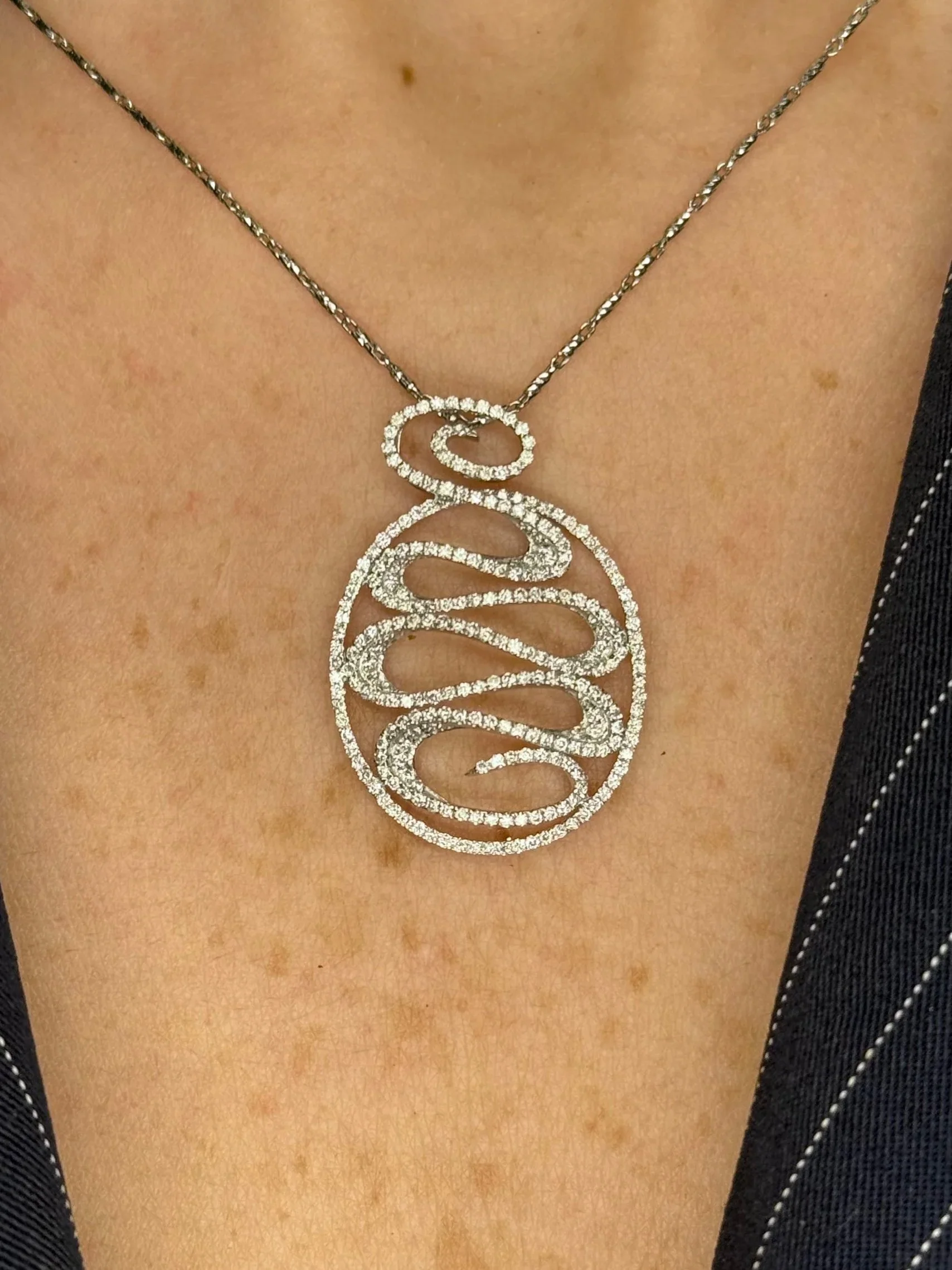 Ladies Round Diamond Pendant