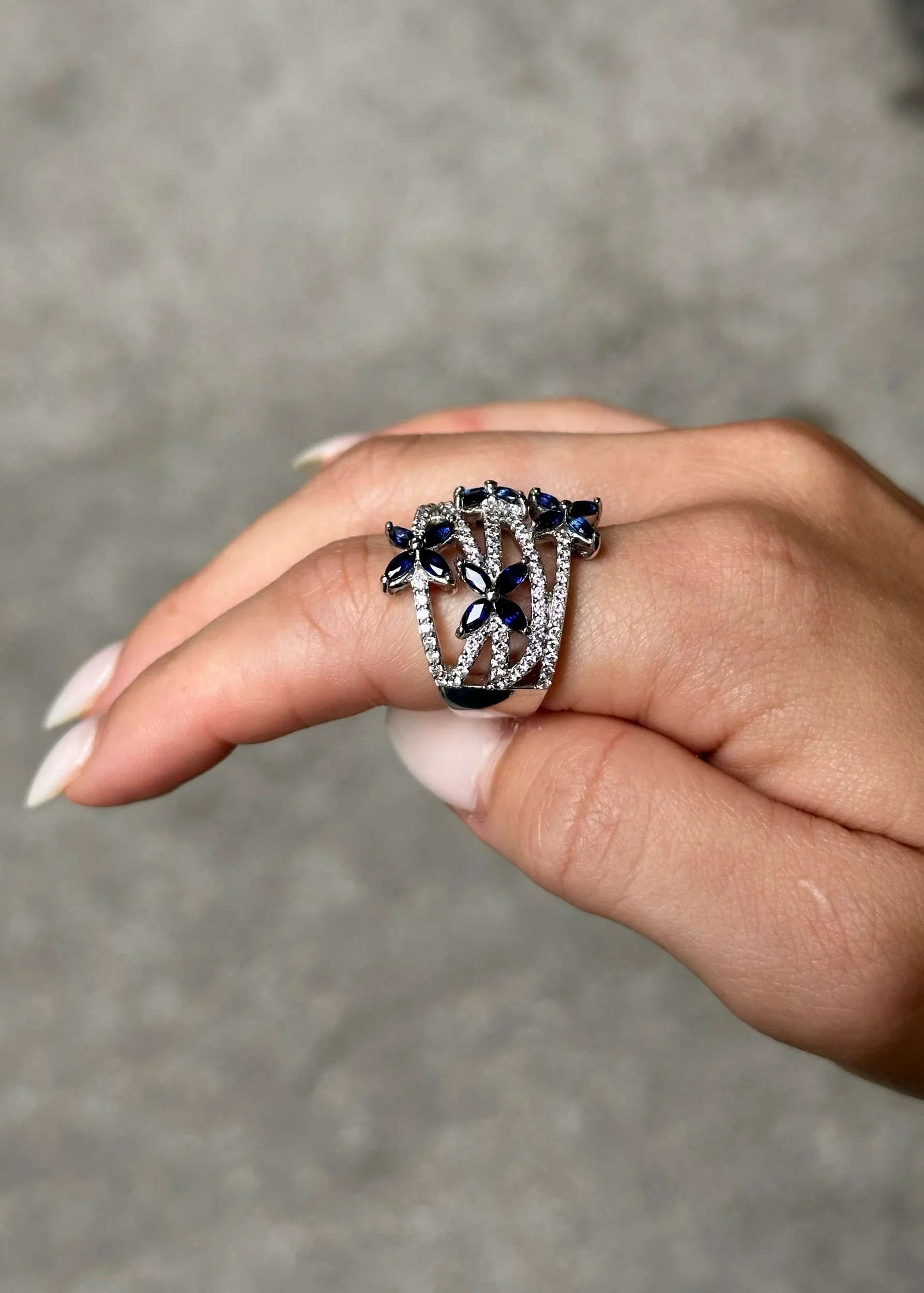 Ladies Sapphire Flower and Round Diamond Ring - Image 3