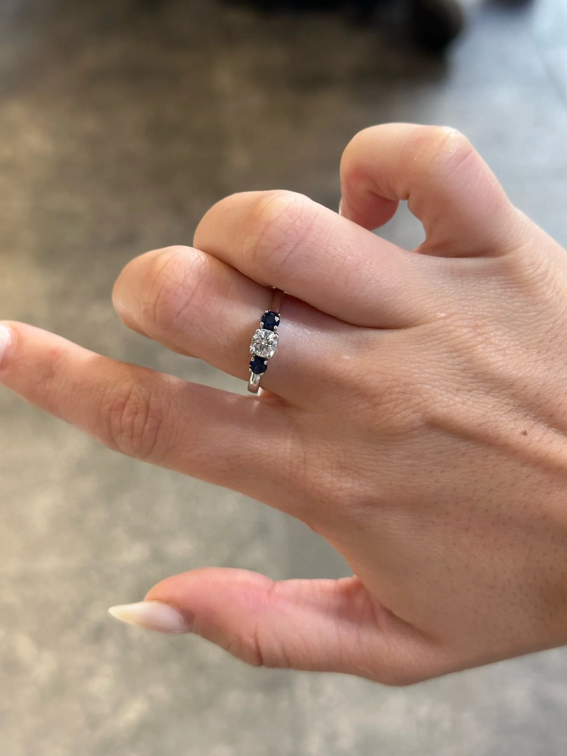 Ladies Sapphire Stone and Center Round Diamond Ring - Image 2