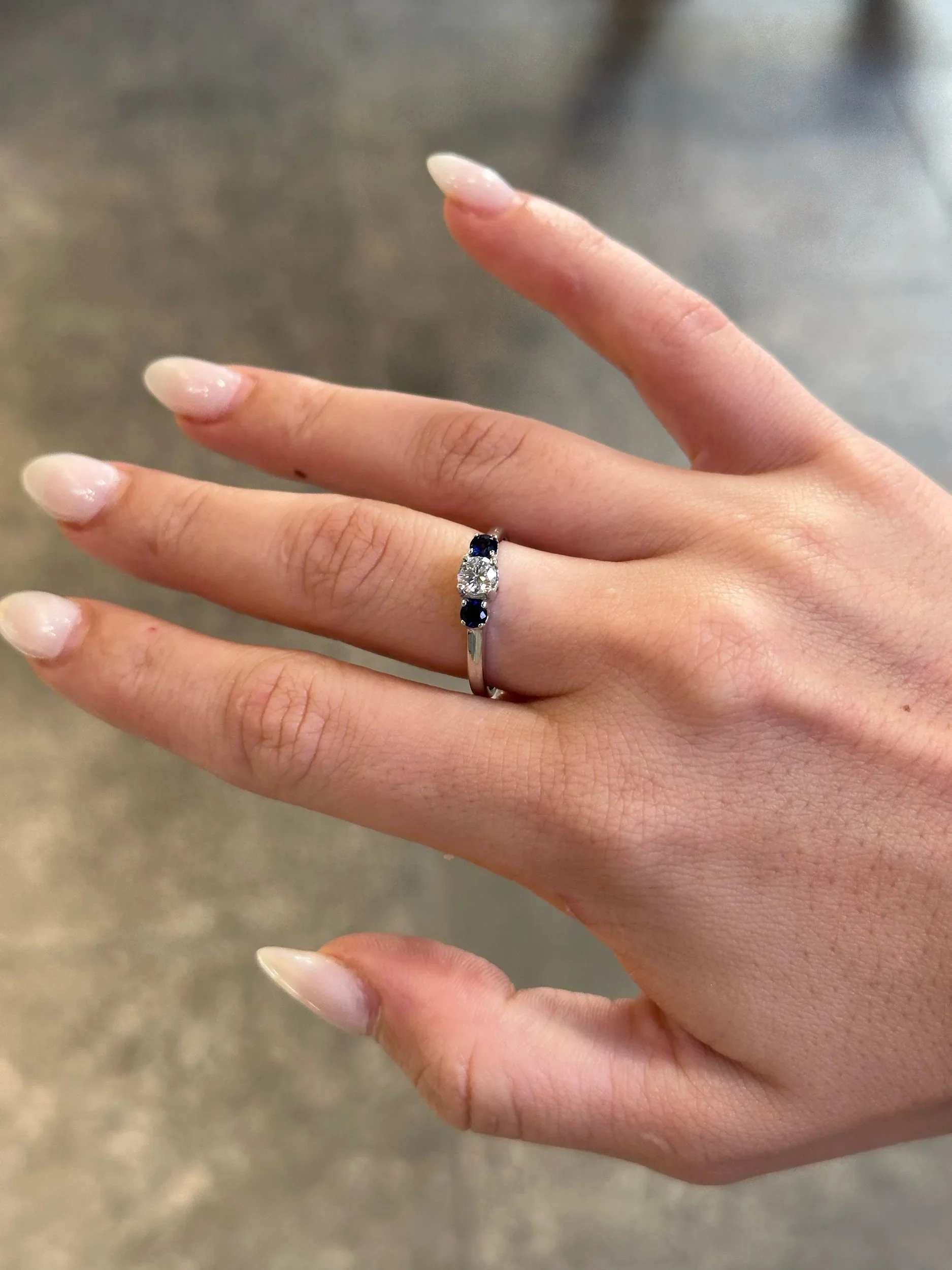 Ladies Sapphire Stone and Center Round Diamond Ring - Image 3