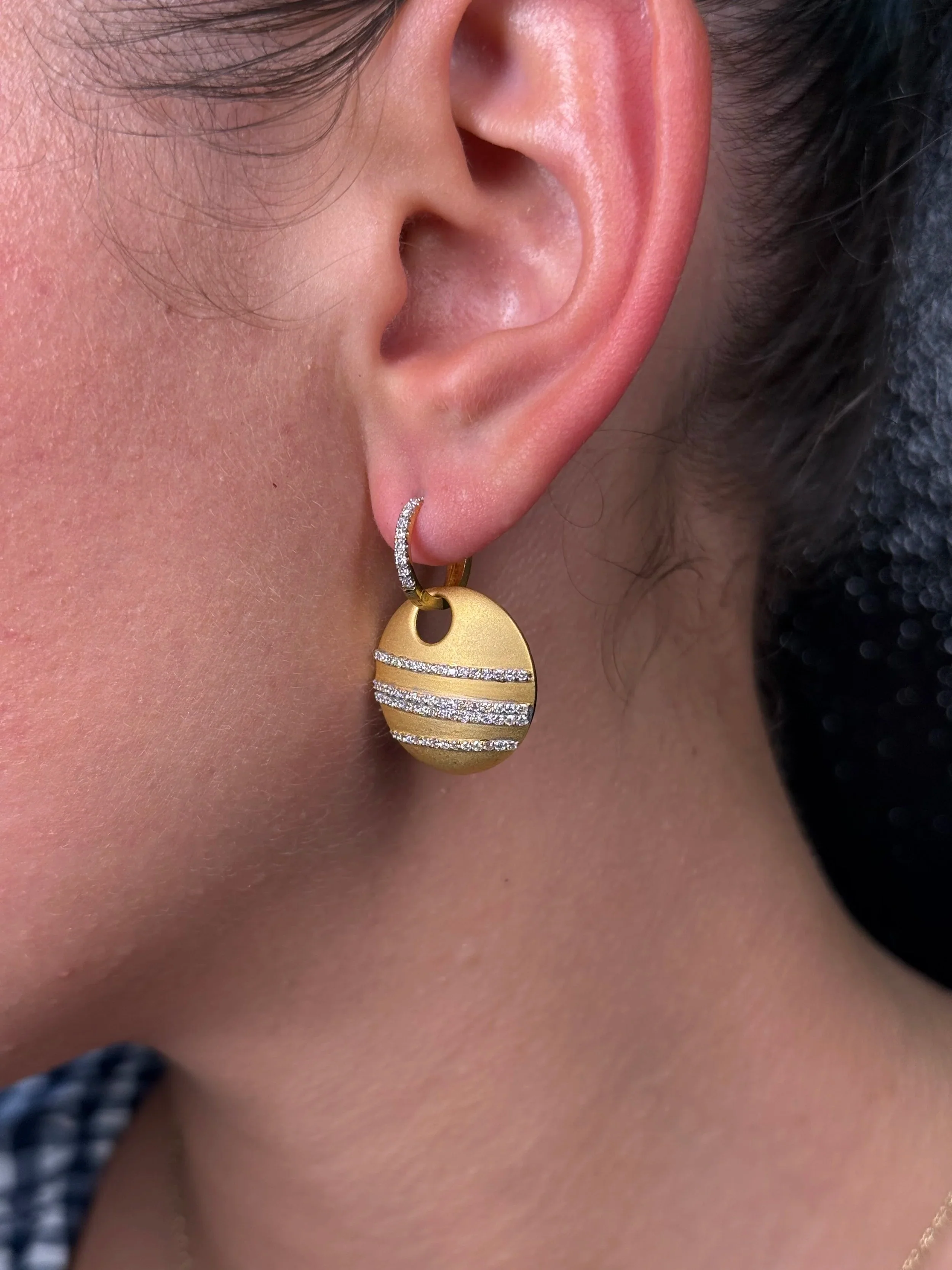 Ladies Satin Finish Circular Diamond Earring - Image 3