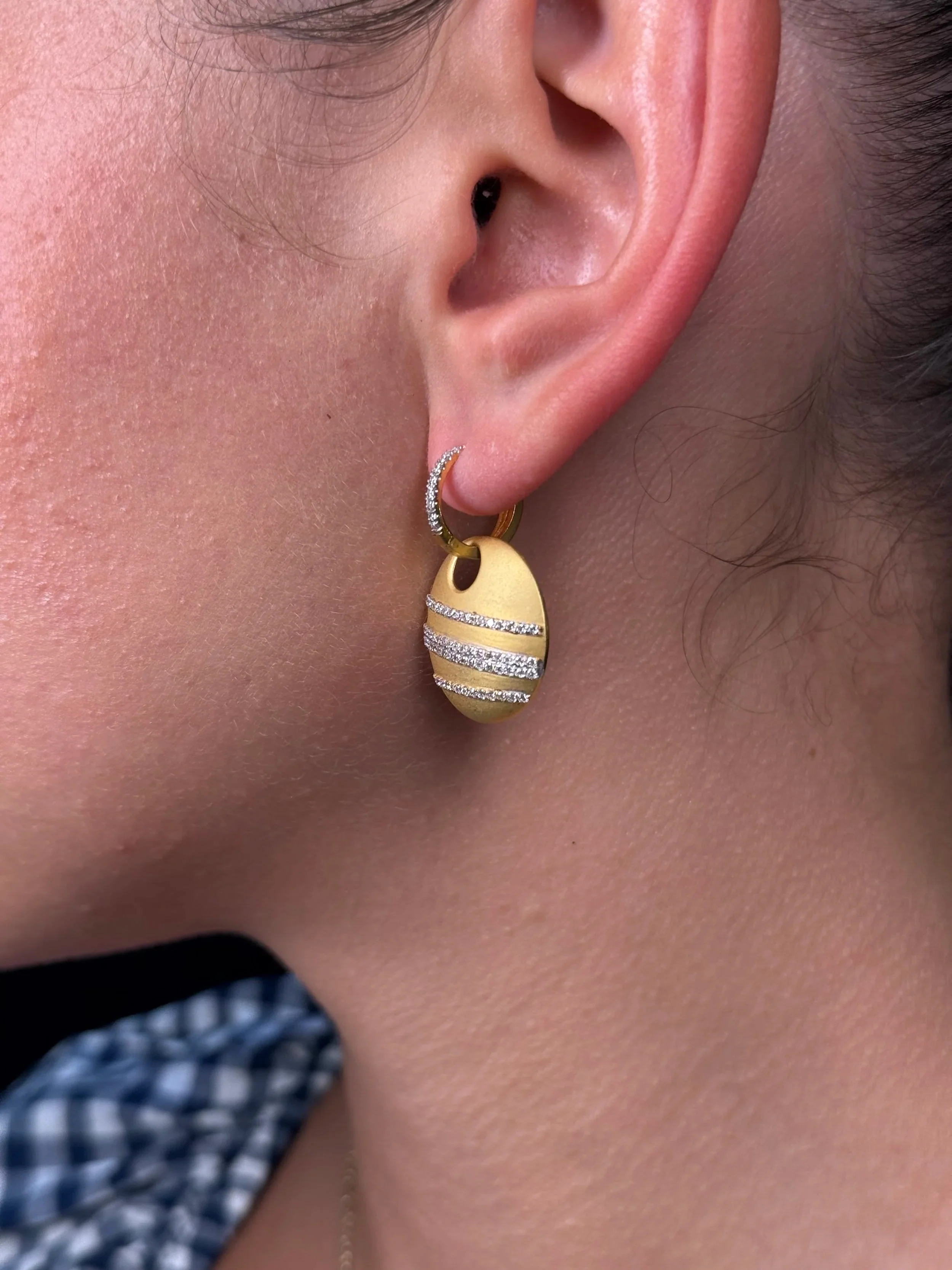 Ladies Satin Finish Circular Diamond Earring - Image 4