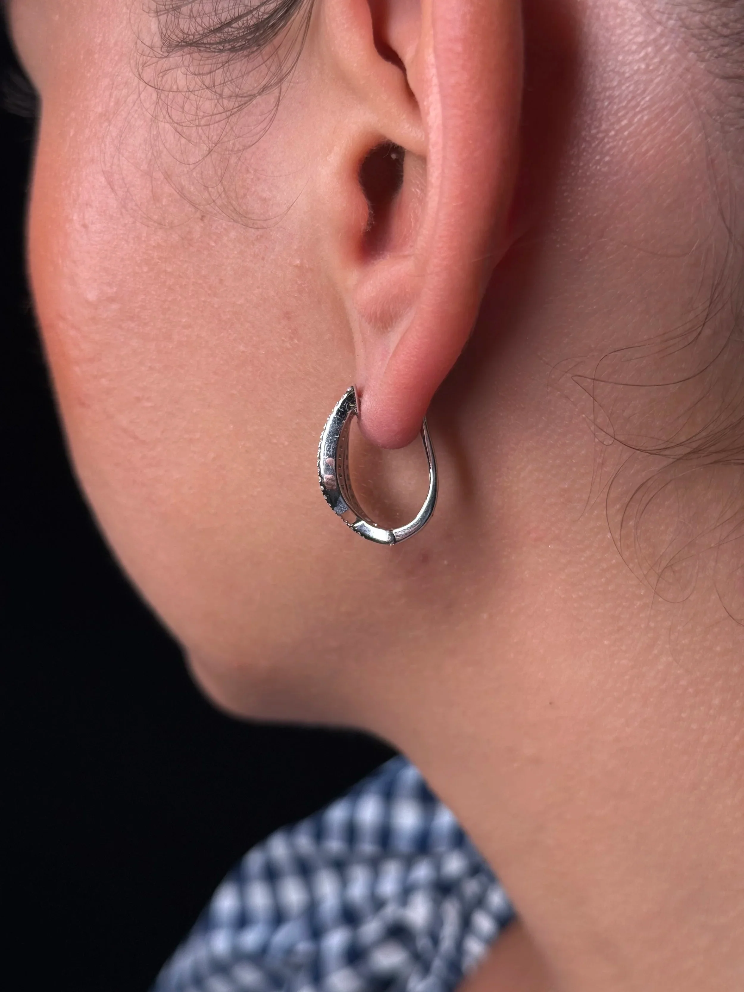 Ladies Side by Side Graduated Diamond Earring - Image 4