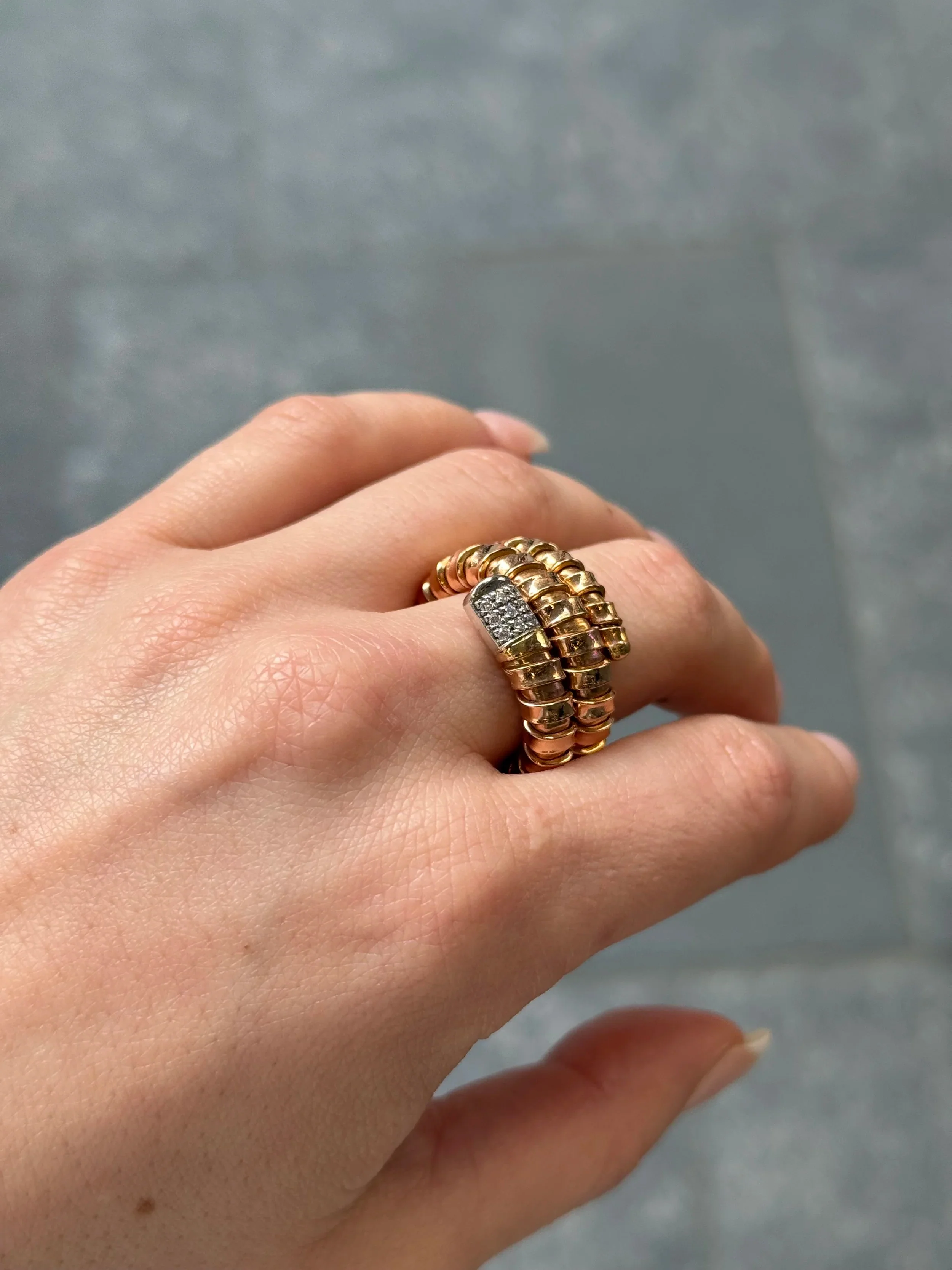 Ladies Snake Diamond Ring - Image 4