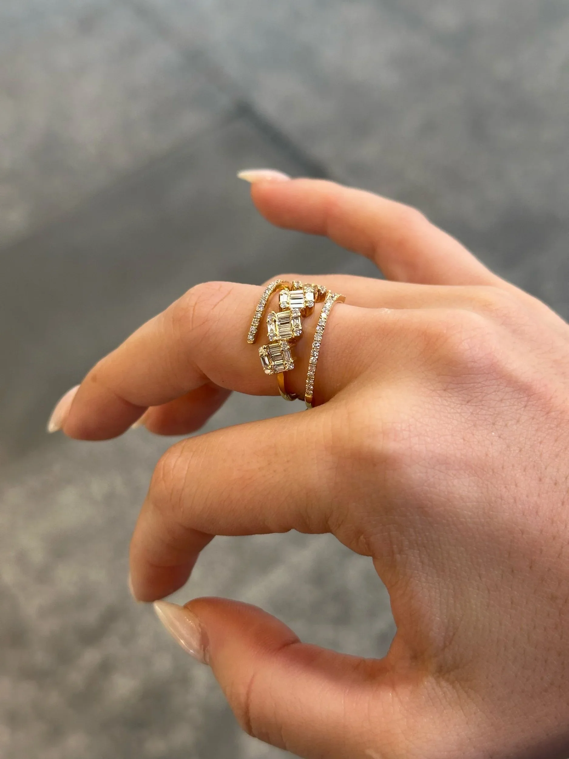 Ladies Split Baguette and Round Cut Diamond Ring - Image 3
