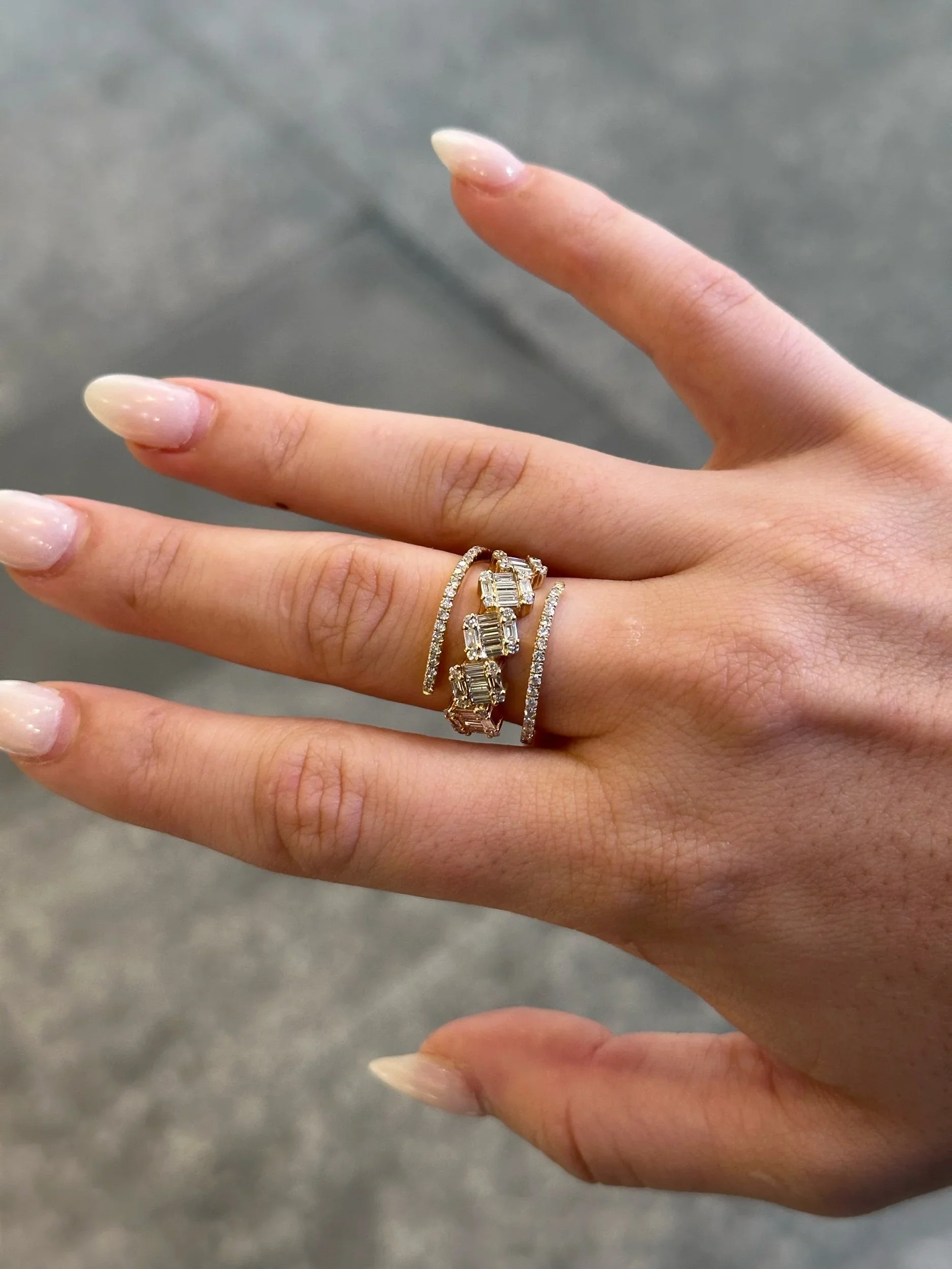 Ladies Split Baguette and Round Cut Diamond Ring - Image 4