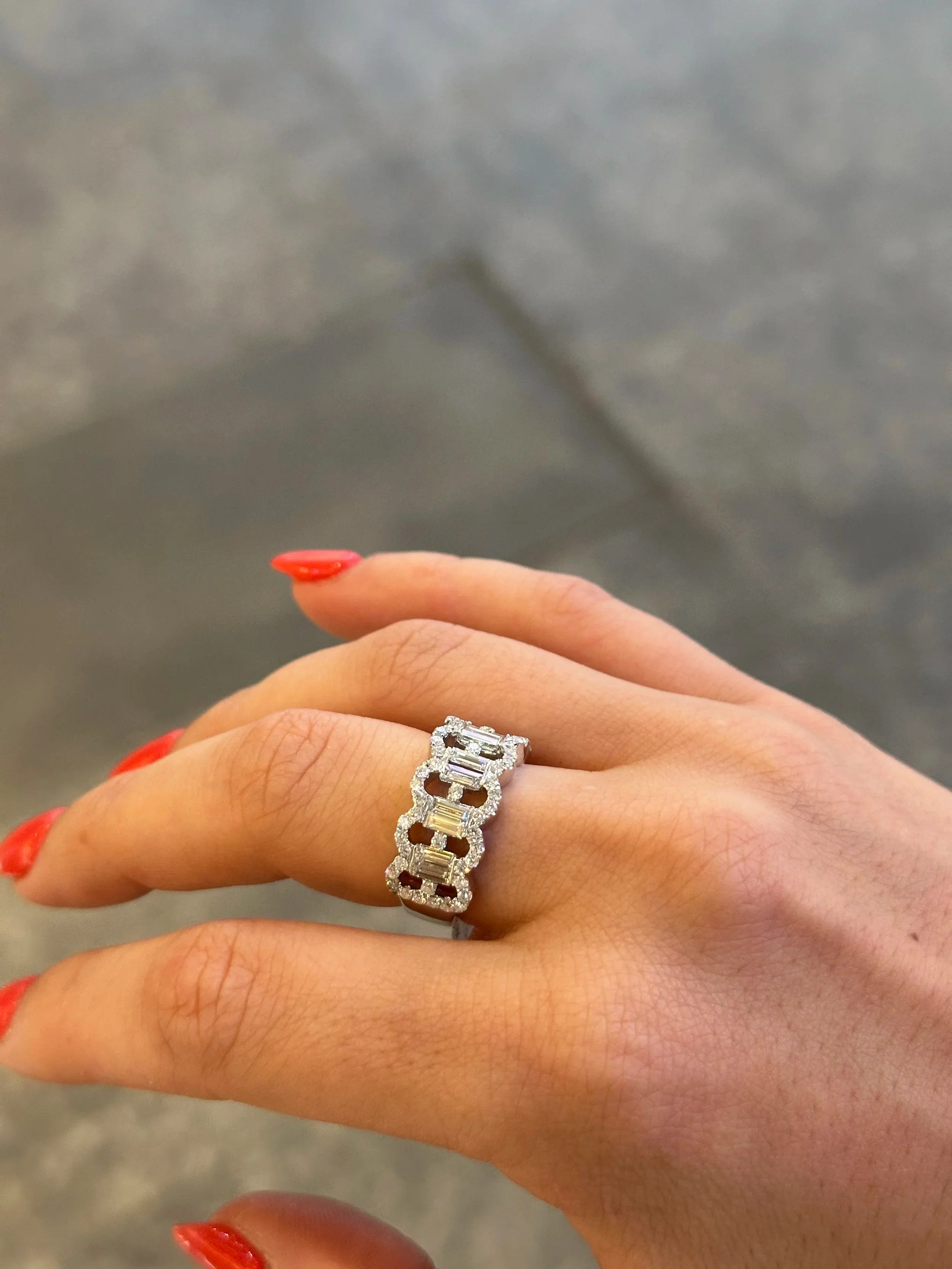 Ladies Split Baguette and Round Diamond Ring - Image 2
