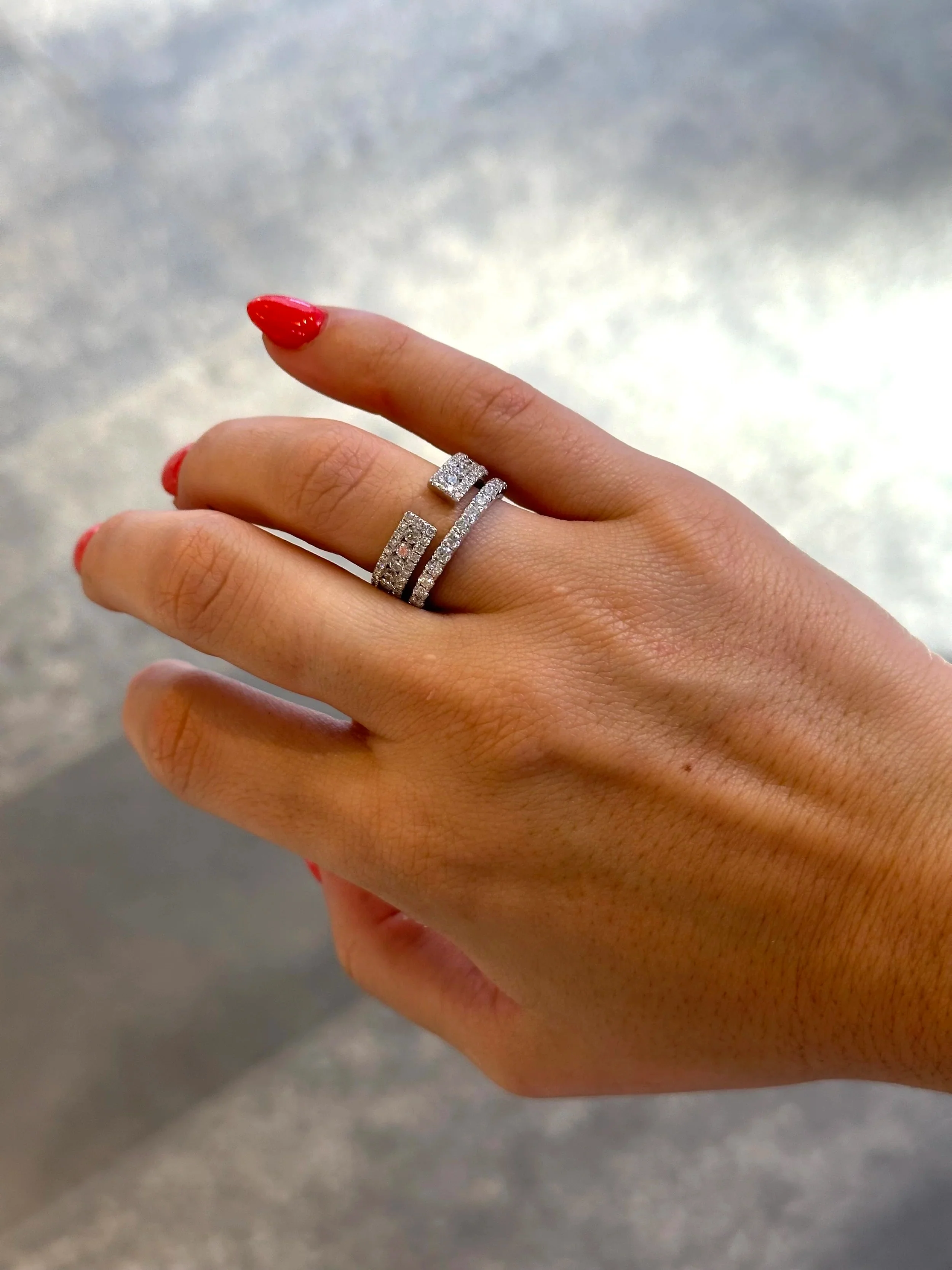 Ladies Split Round Diamond Band - Image 2