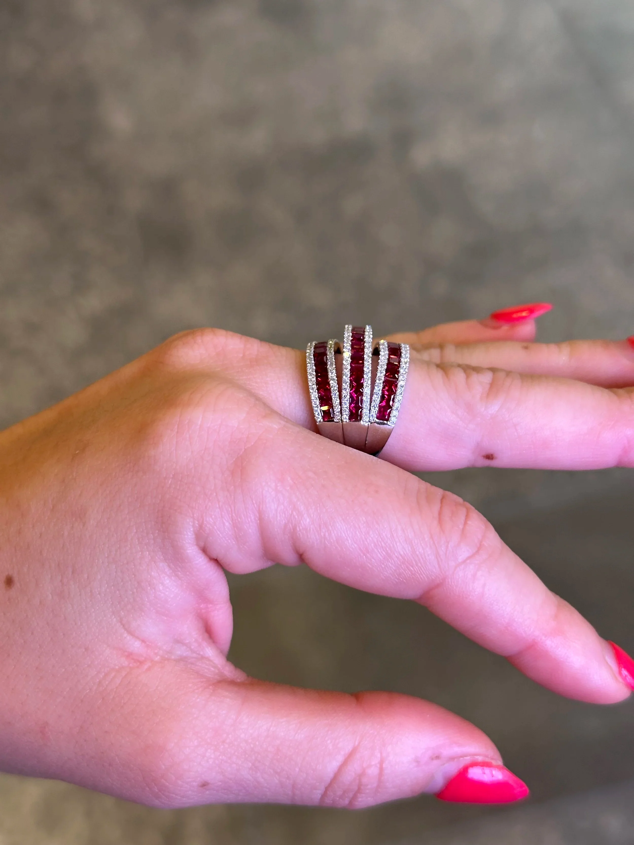 Ladies Split Ruby and Diamond Ring - Image 3
