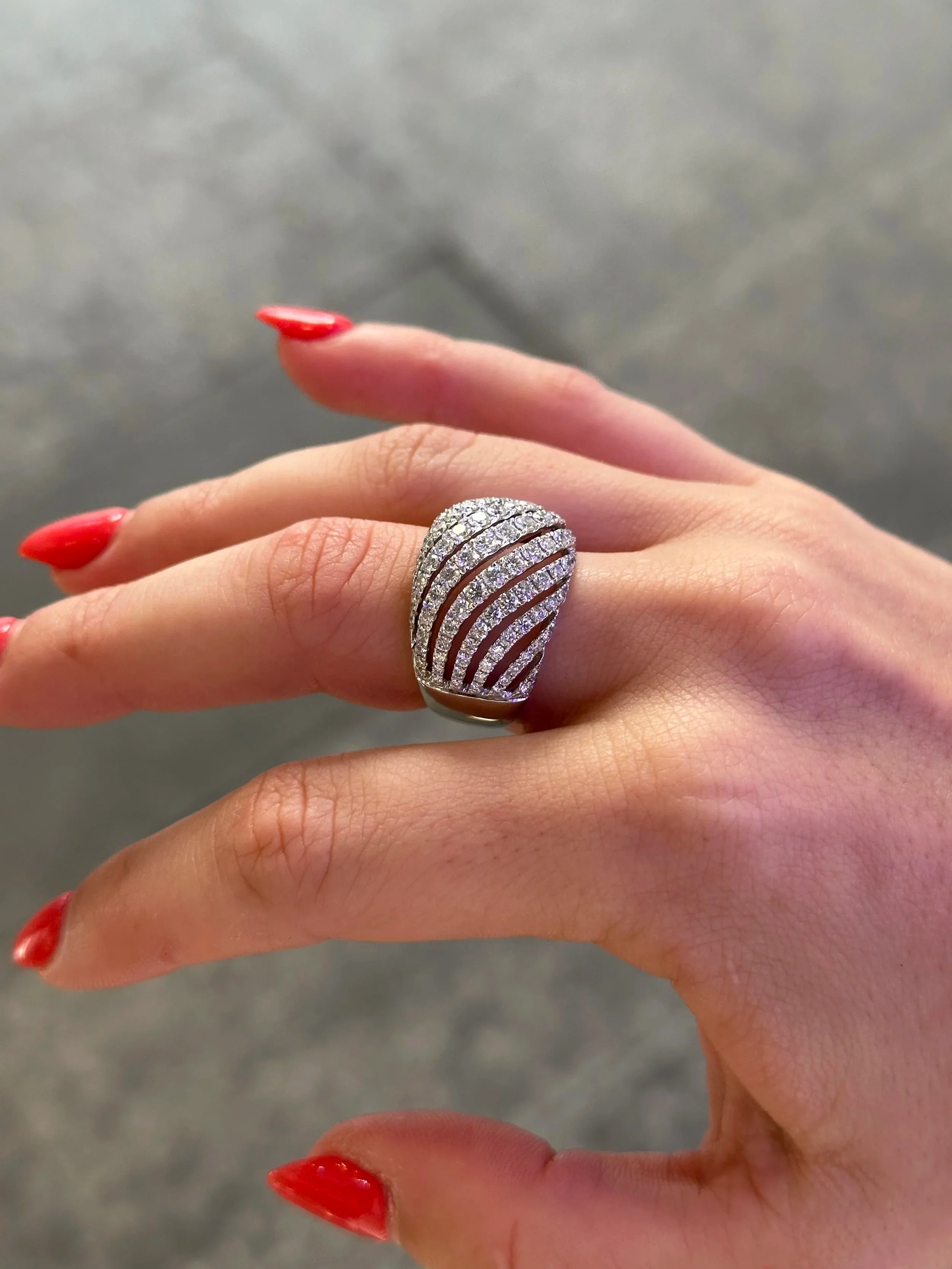 Ladies Split Wide Round Diamond Ring - Image 3