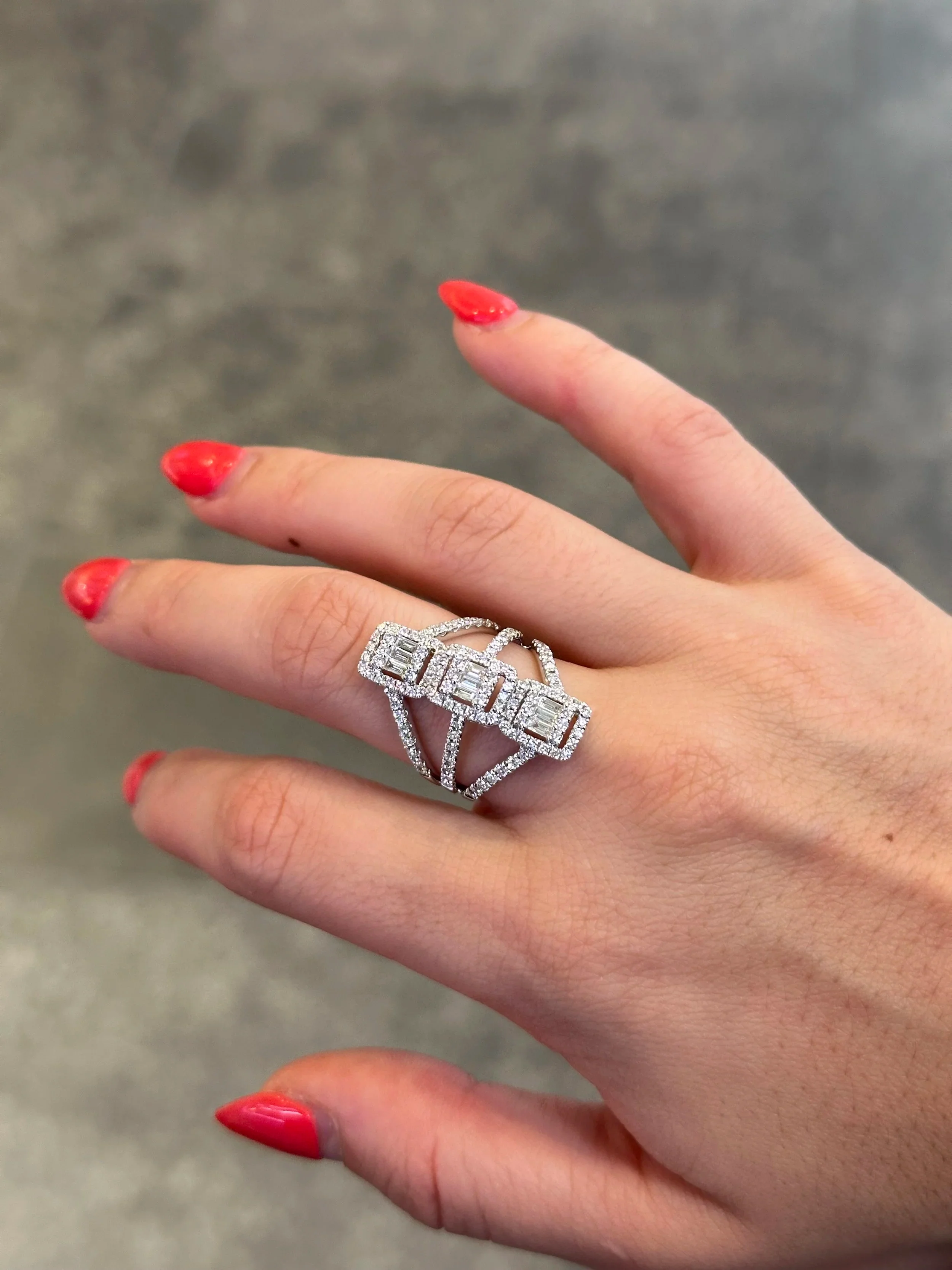 Ladies Three Emerald Shaped Cluster Ring - Image 2