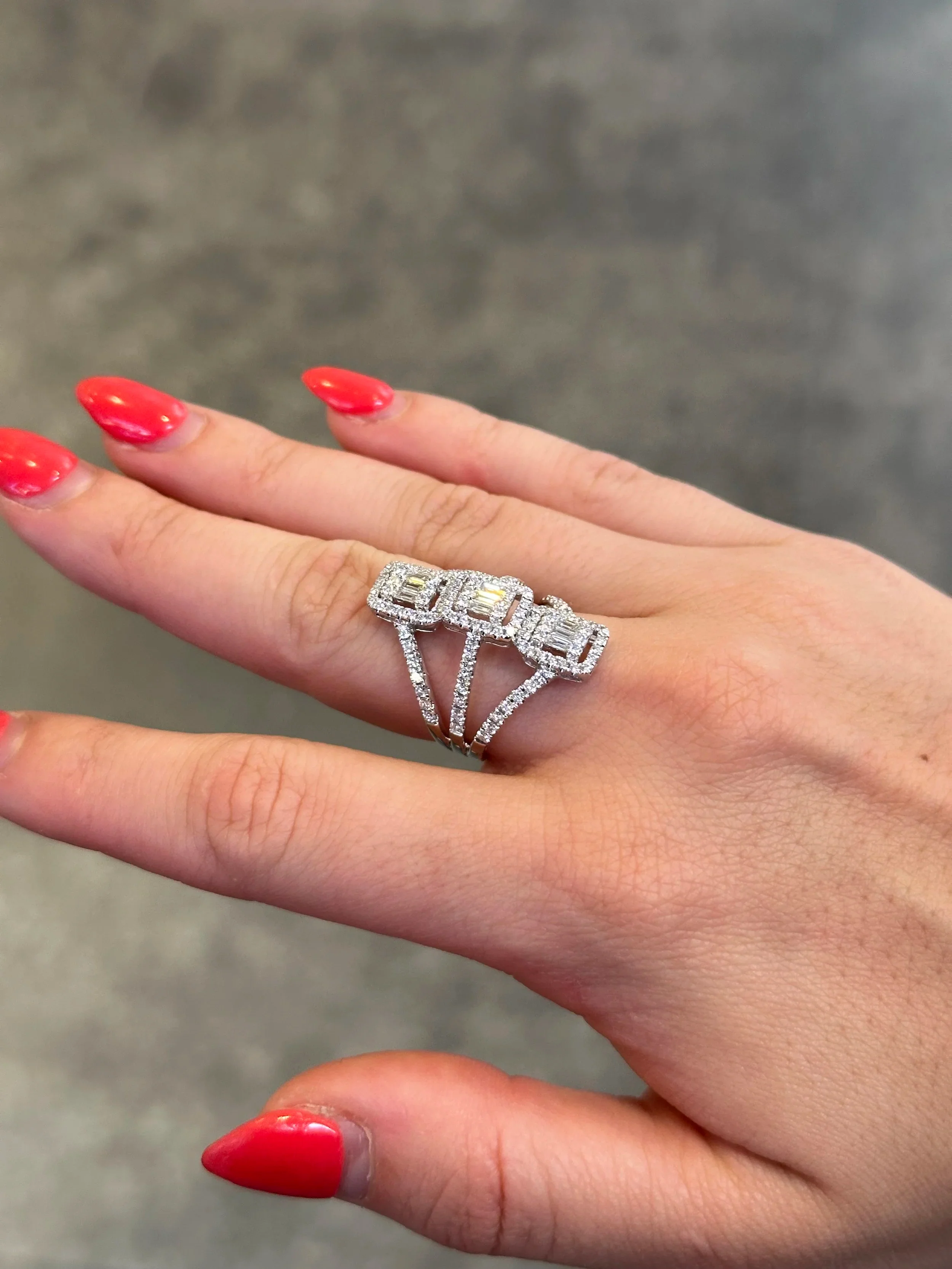 Ladies Three Emerald Shaped Cluster Ring - Image 3