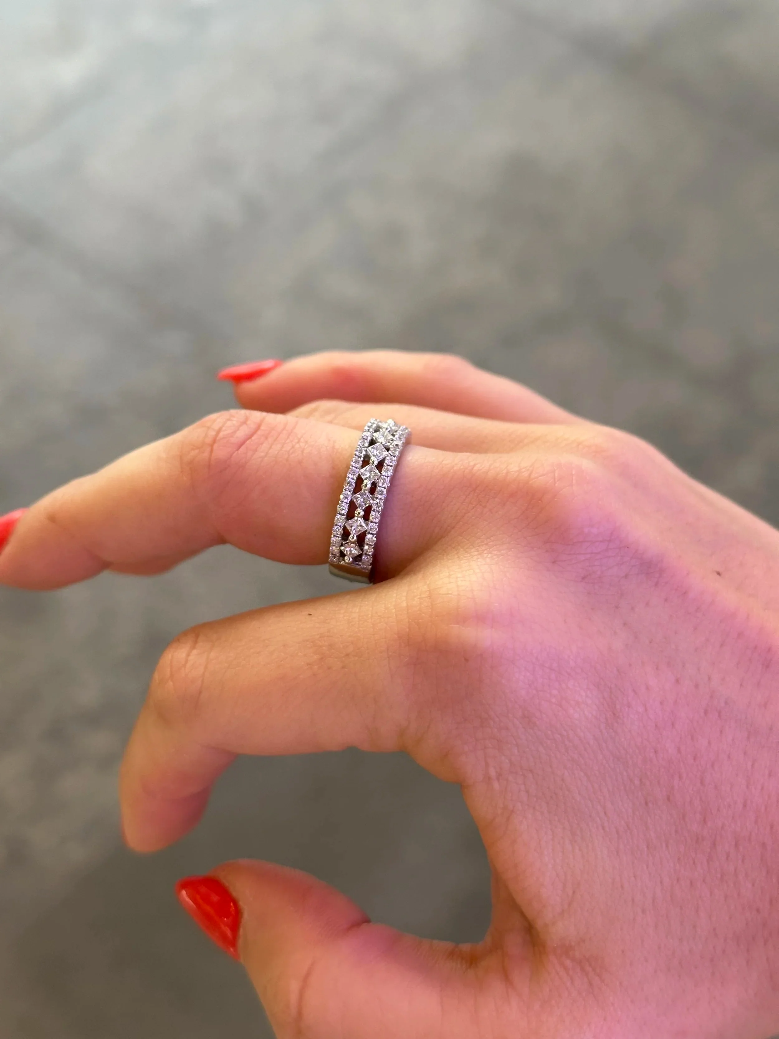 Ladies Three Row Alternating Princess and Round Diamond Band - Image 4