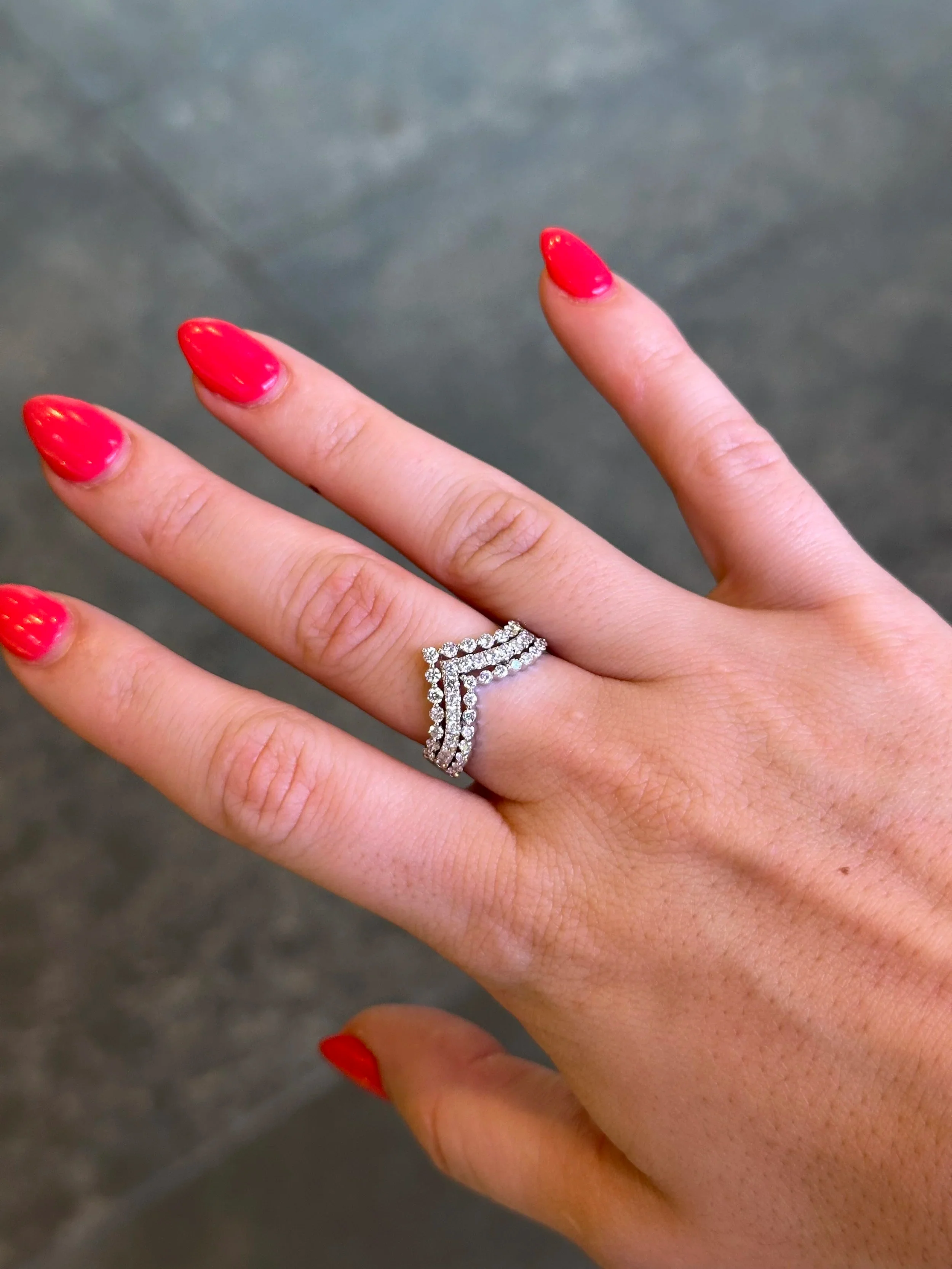 Ladies Three Row “V” Shaped Round Diamond Ring - Image 4