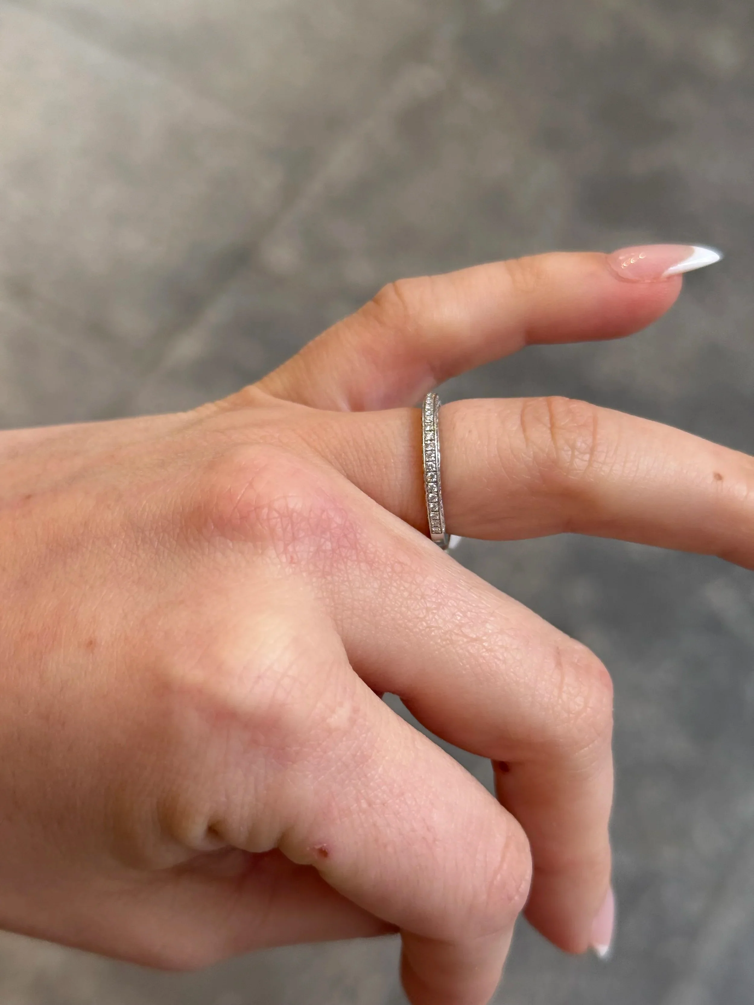 Ladies Three Sided Platinum Wedding Band - Image 4