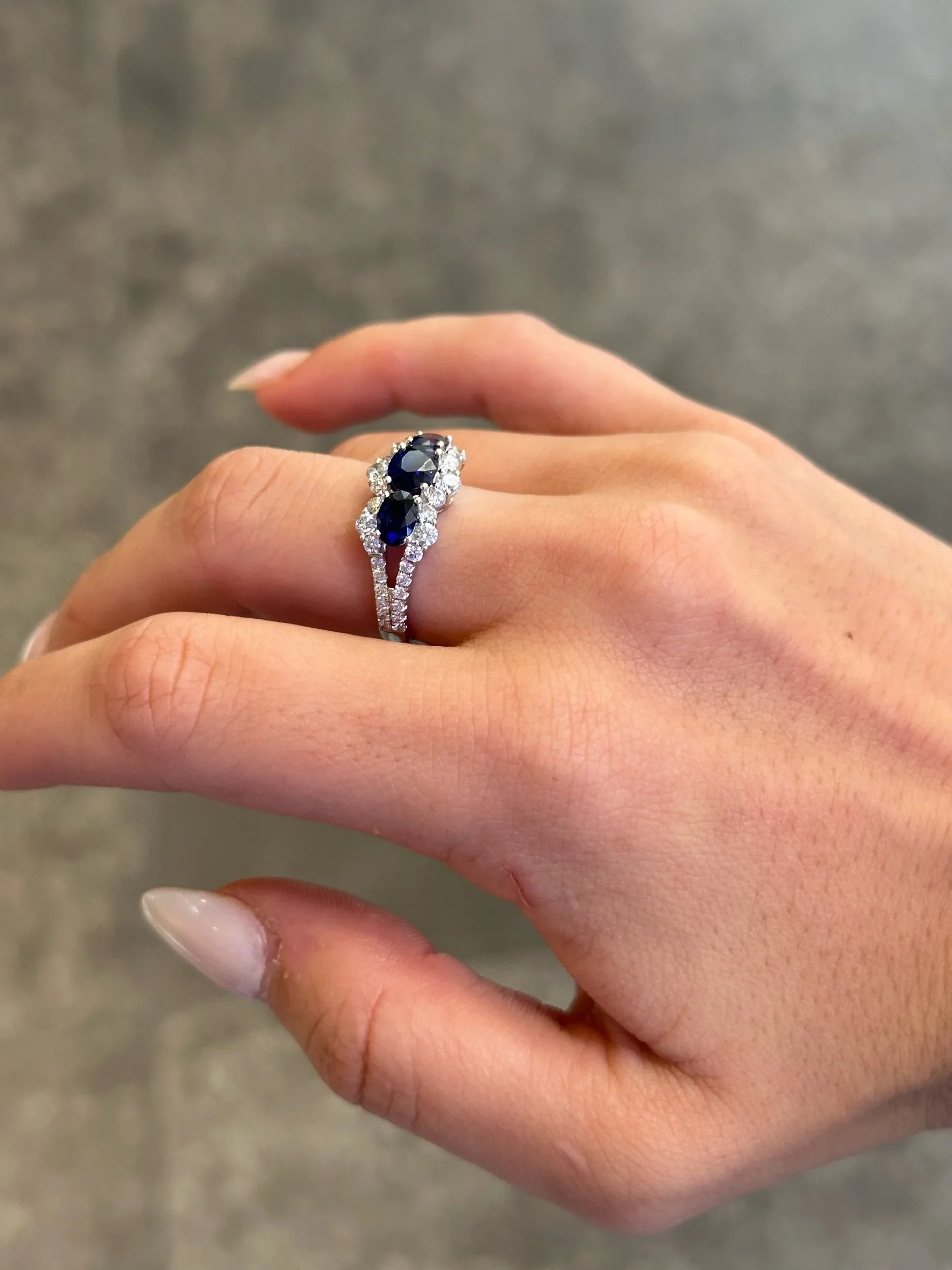 Ladies Three Stone Sapphire and Round Diamond Ring with a Split Shank - Image 3