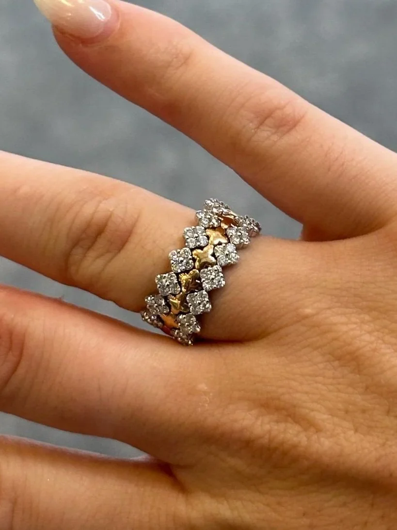 Ladies Two Tone Clover Round Diamond Ring