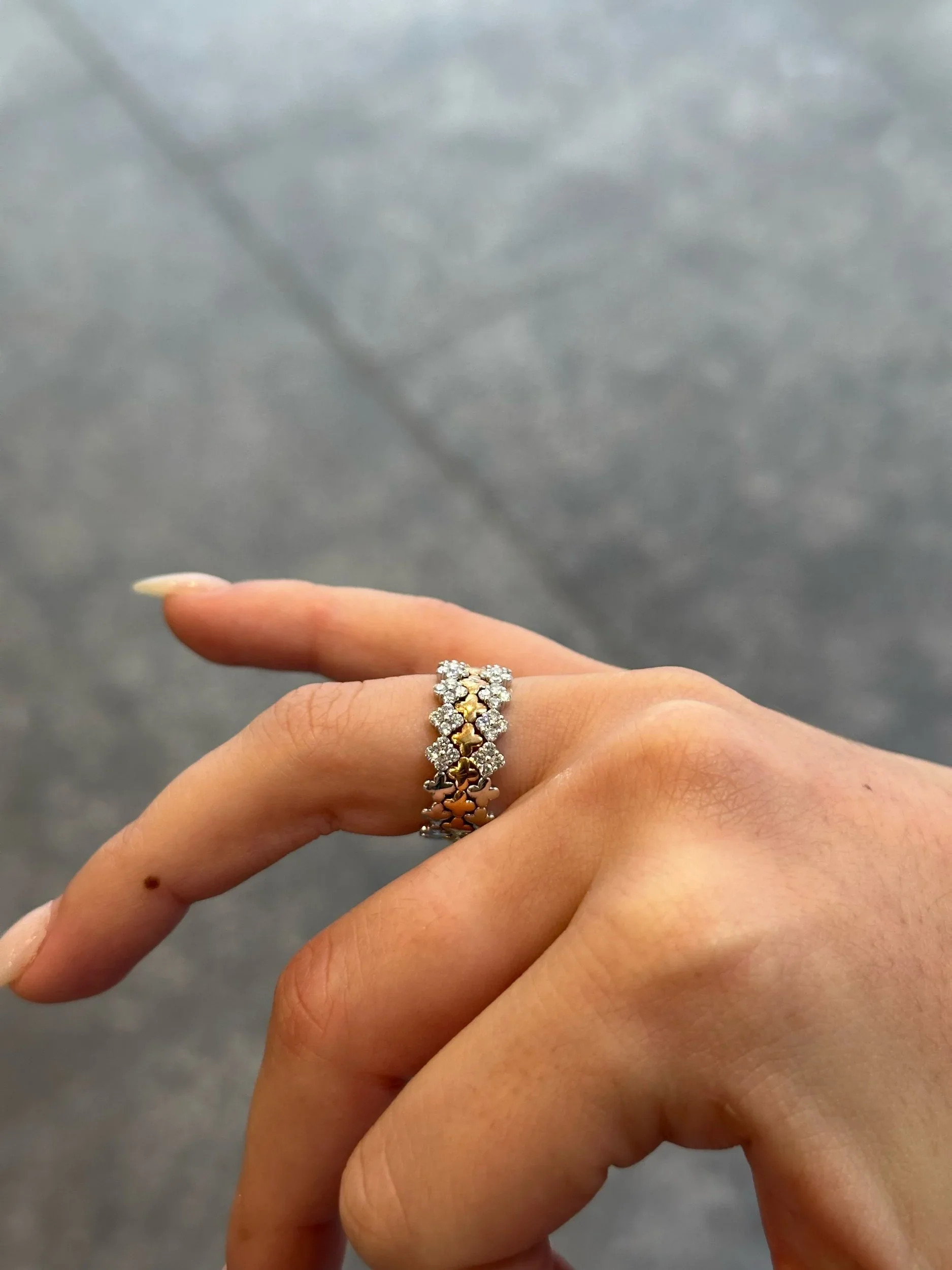 Ladies Two Tone Clover Round Diamond Ring - Image 3