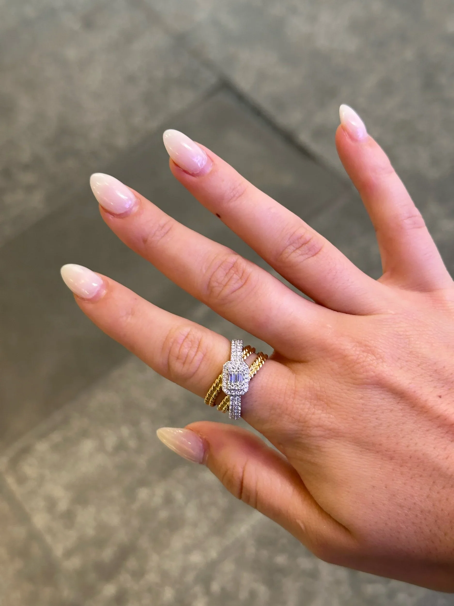 Ladies Two Tone Overlapping Round Diamond Ring - Image 2