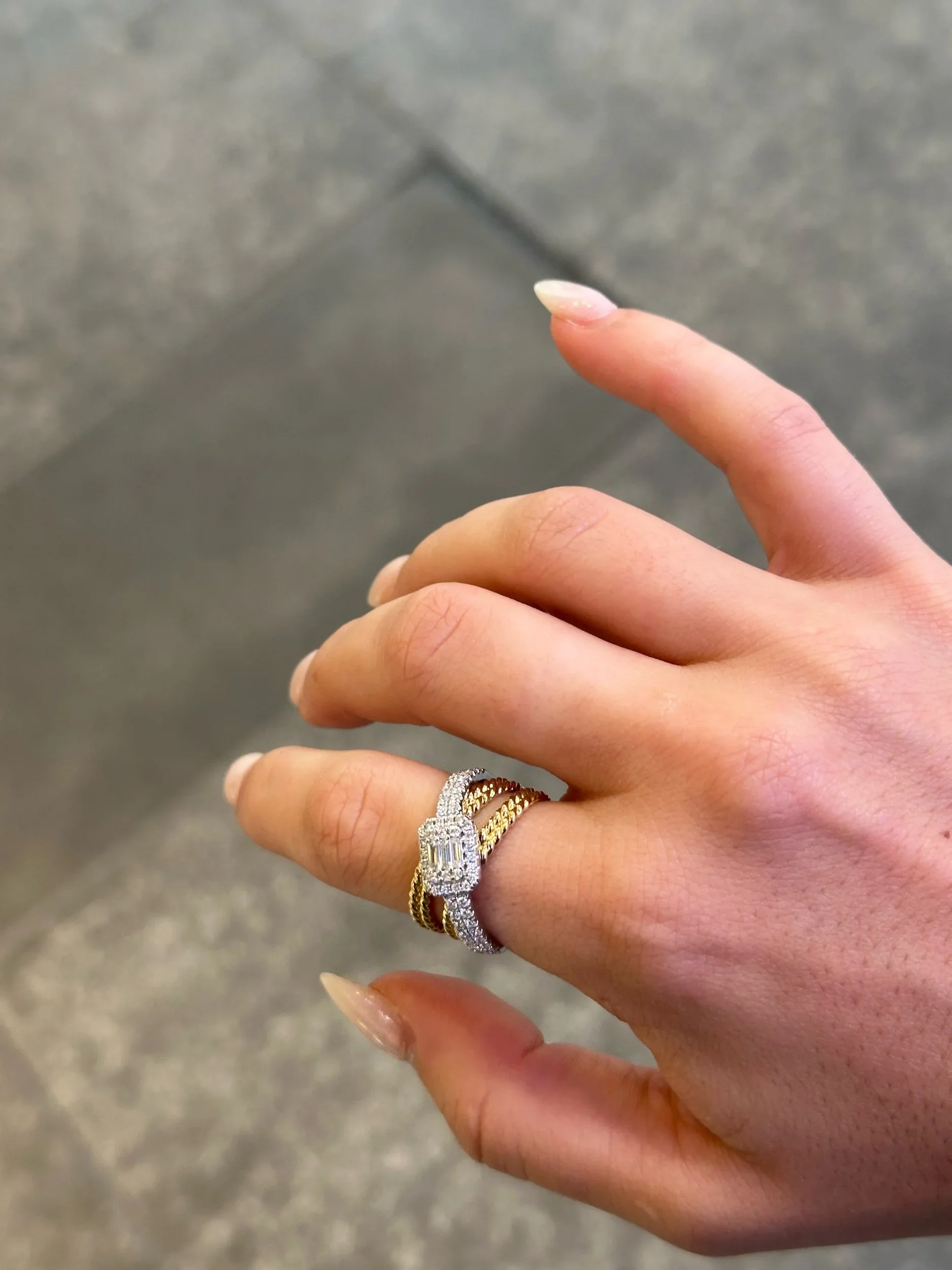 Ladies Two Tone Overlapping Round Diamond Ring - Image 3