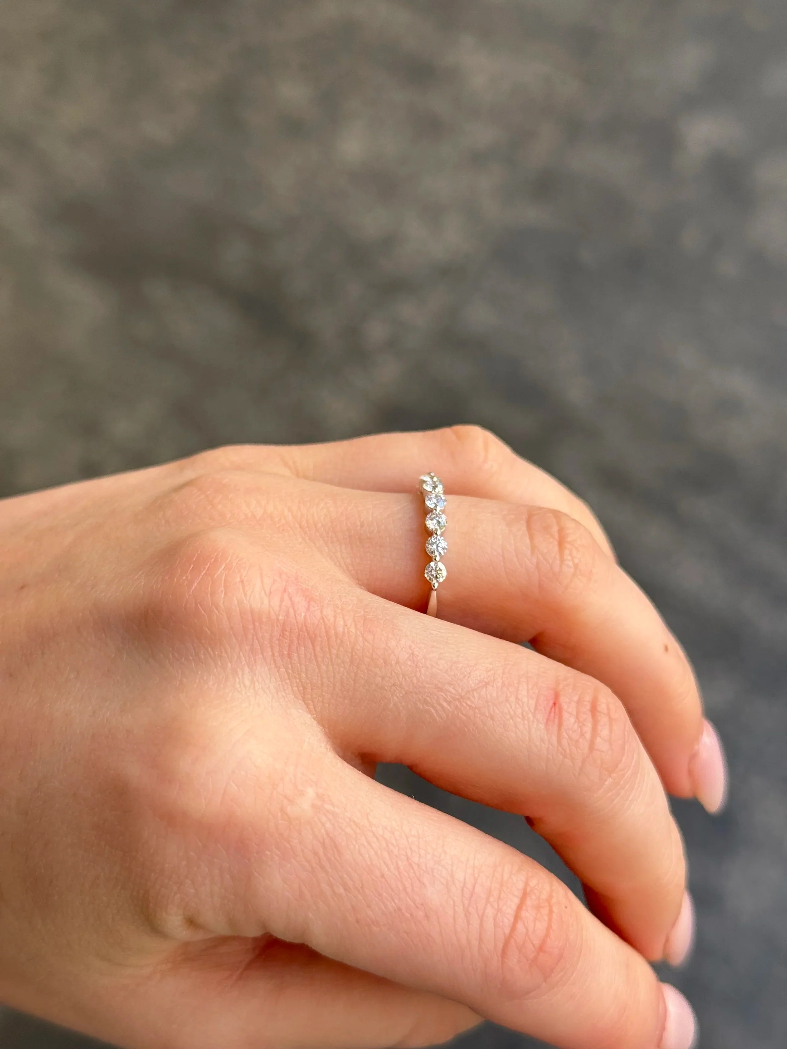 Ladies White Gold Single Prong Wedding Band - Image 3