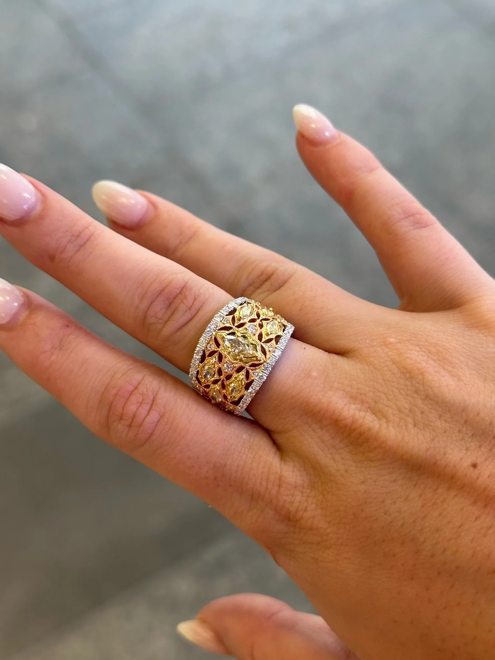 Ladies Wide Filigree Design Ring - Image 2