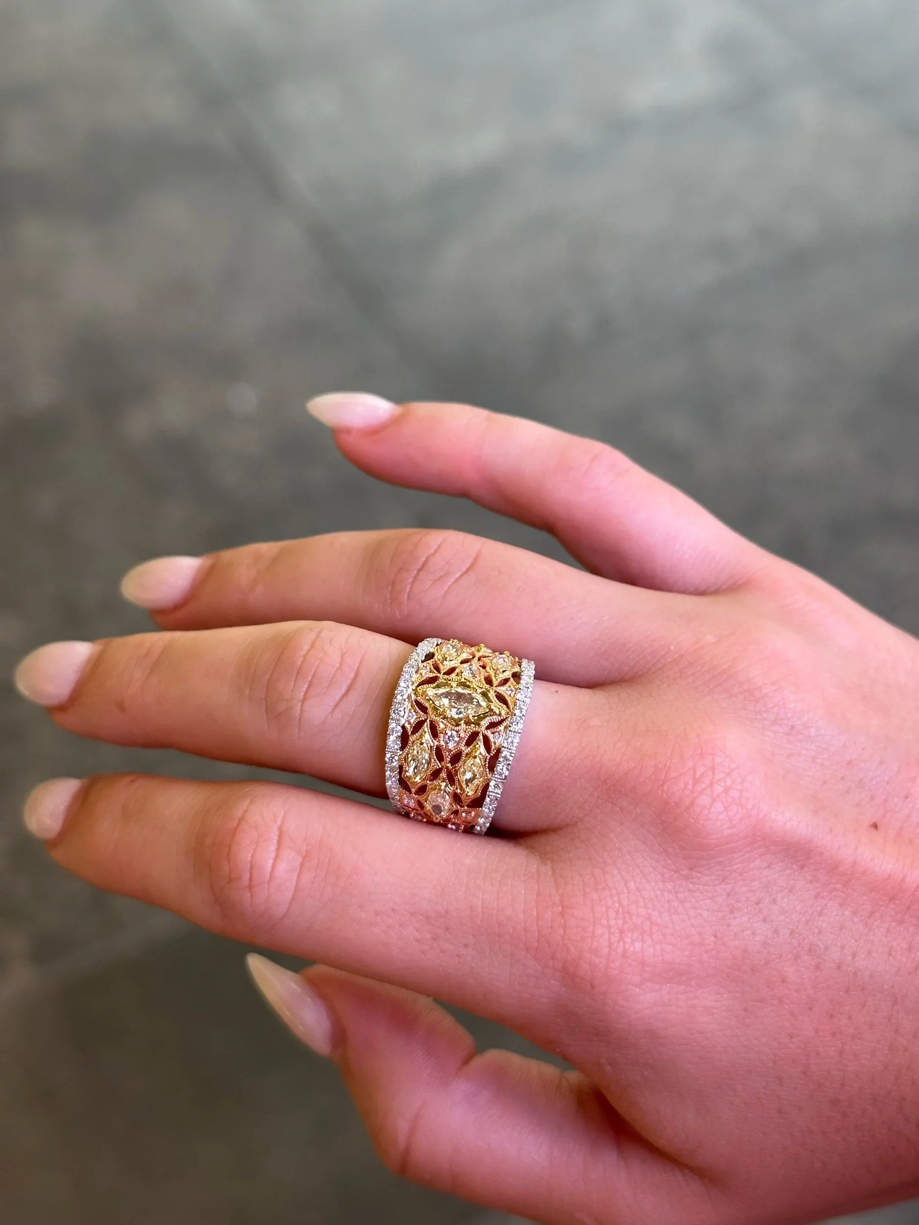 Ladies Wide Filigree Design Ring - Image 3