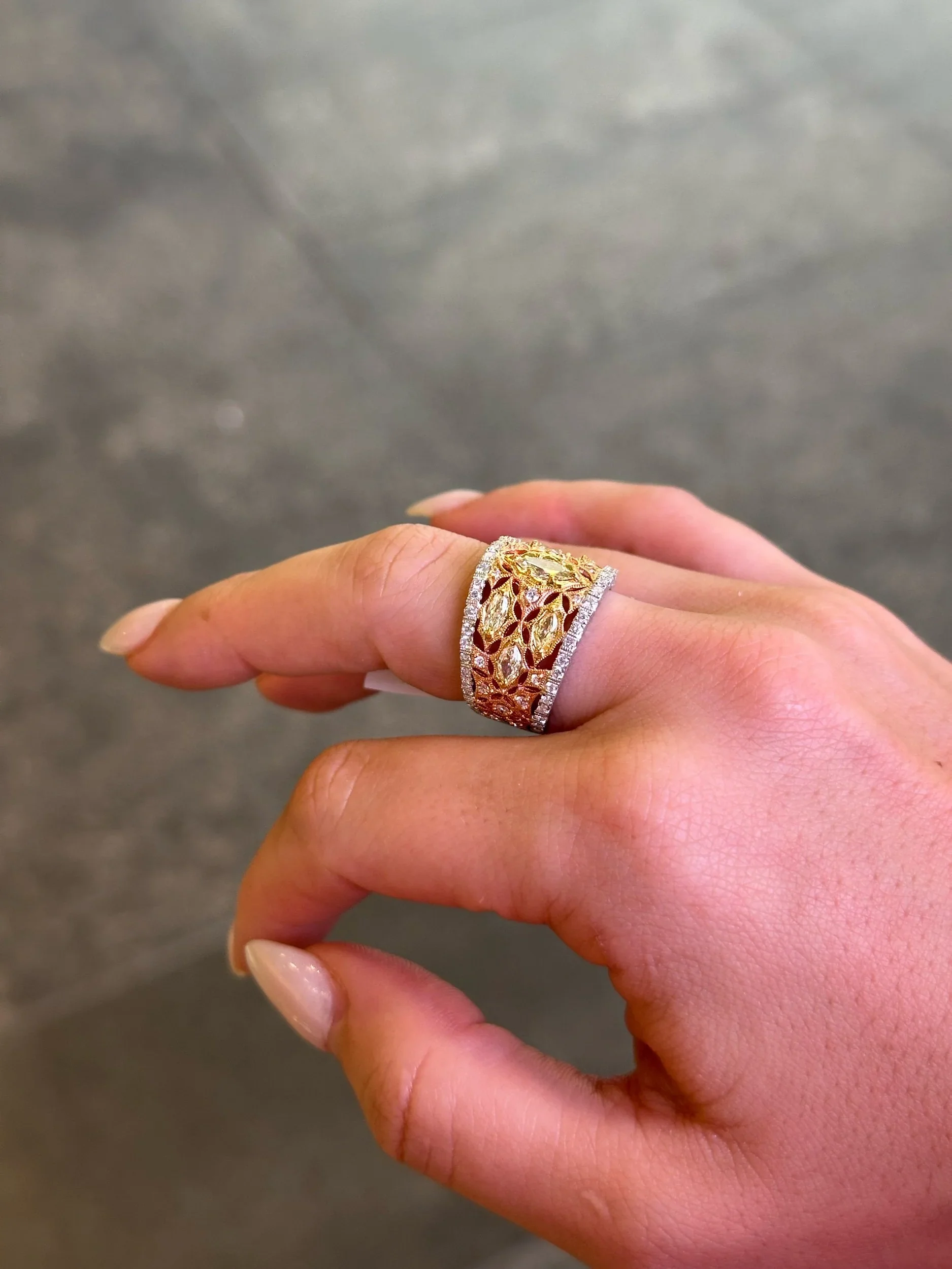 Ladies Wide Filigree Design Ring - Image 4