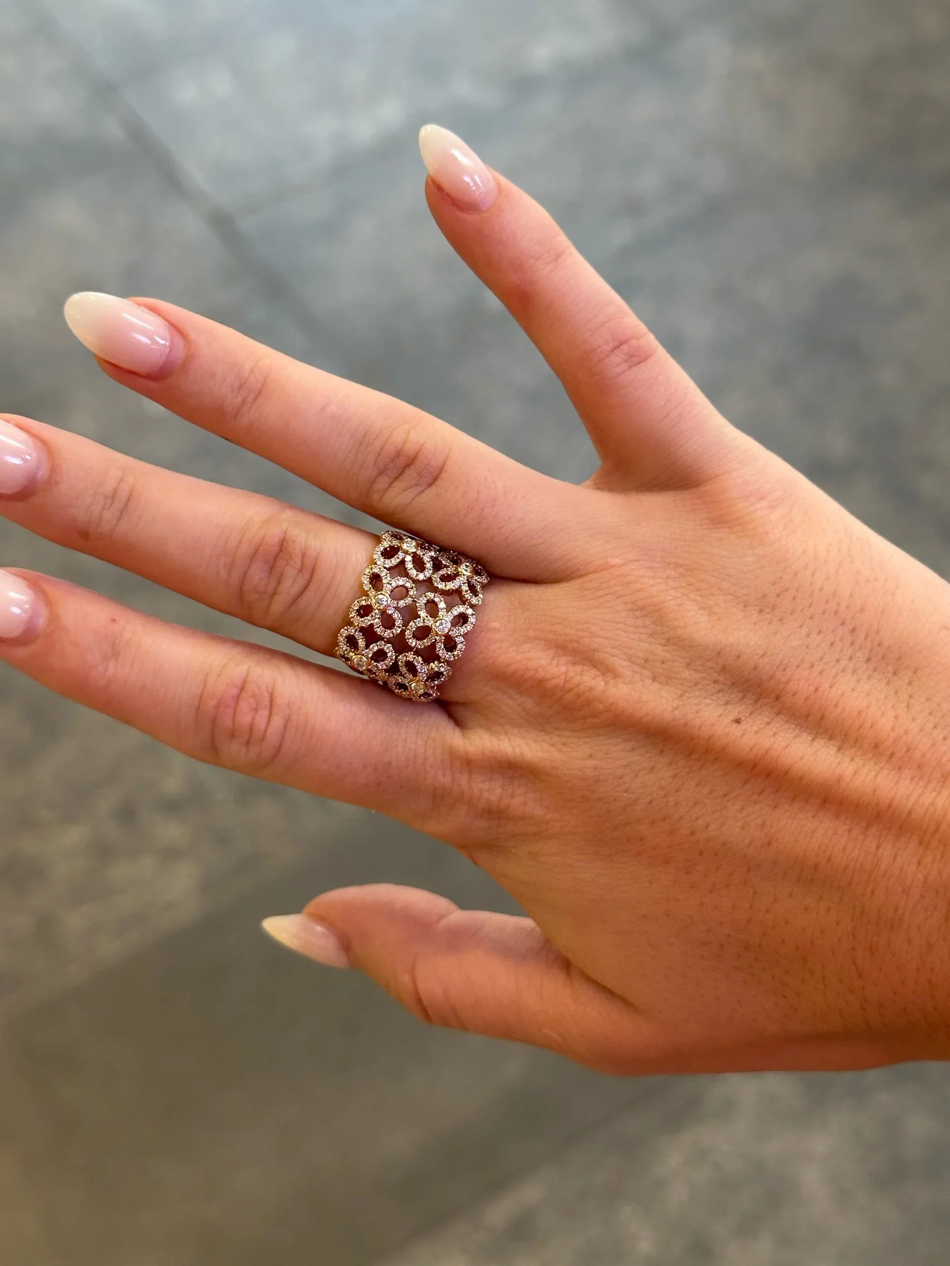 Ladies Wide Six Flower Design Ring - Image 2