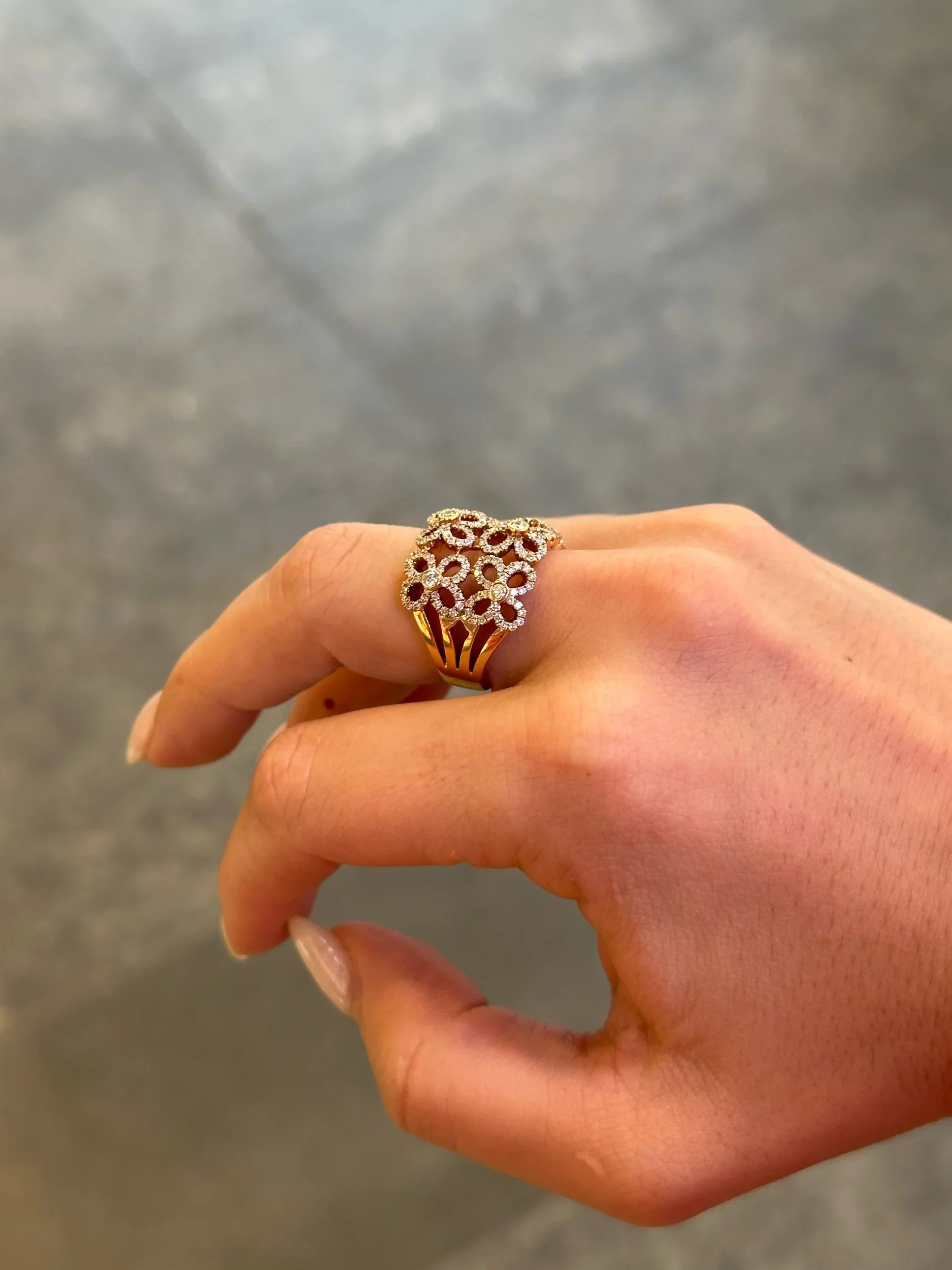 Ladies Wide Six Flower Design Ring - Image 3