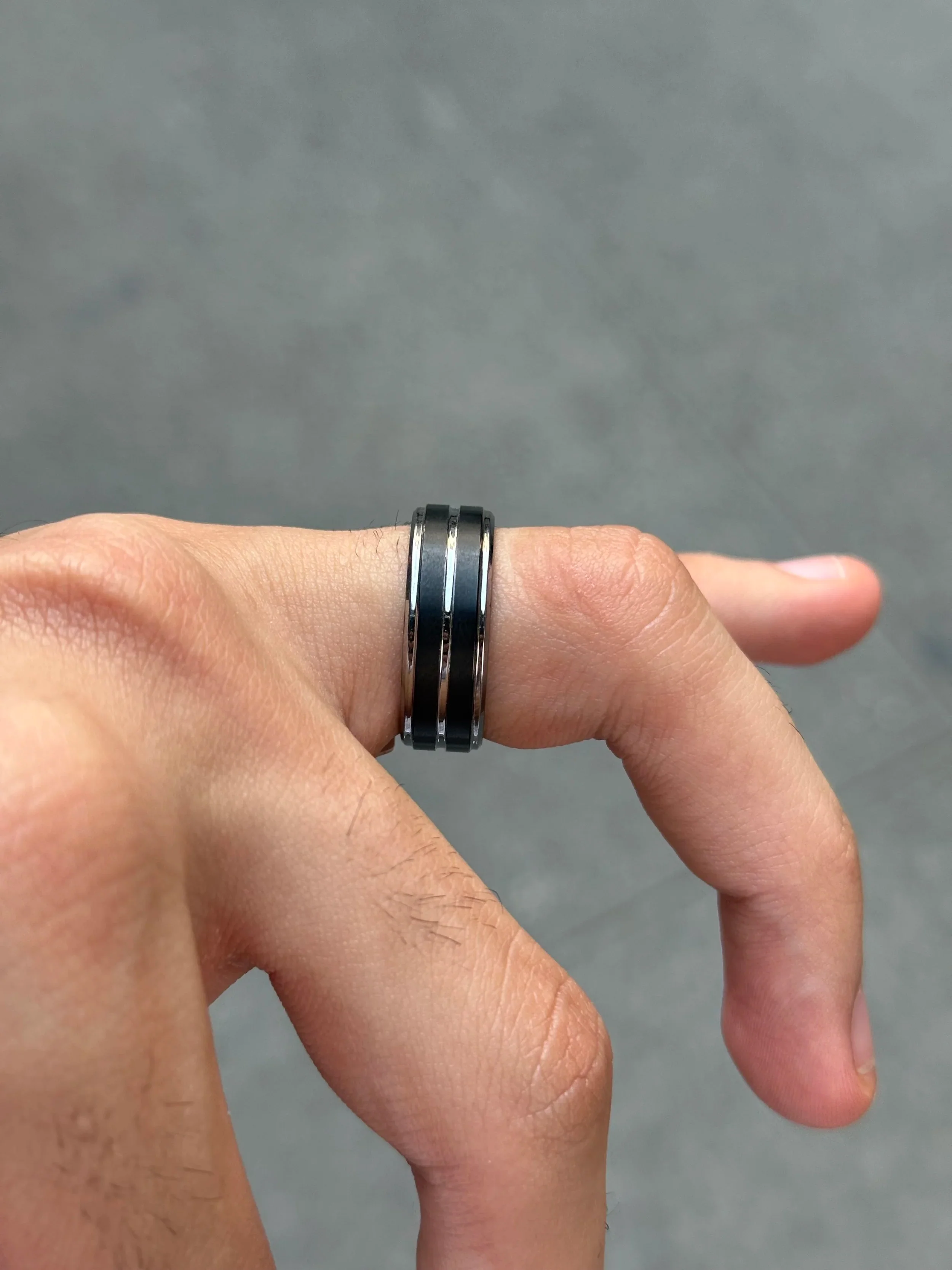 Men's Alternating Silver and Black Wedding Band - Image 3
