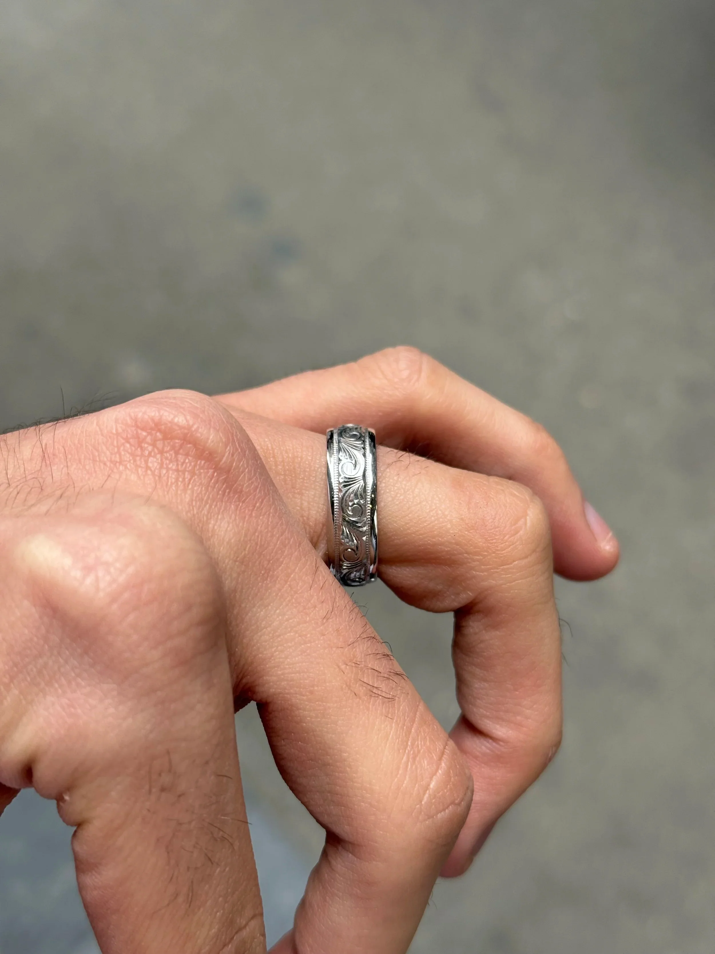 Men's Hand Engraved Center with Miligrain and Polish Sides - Image 3