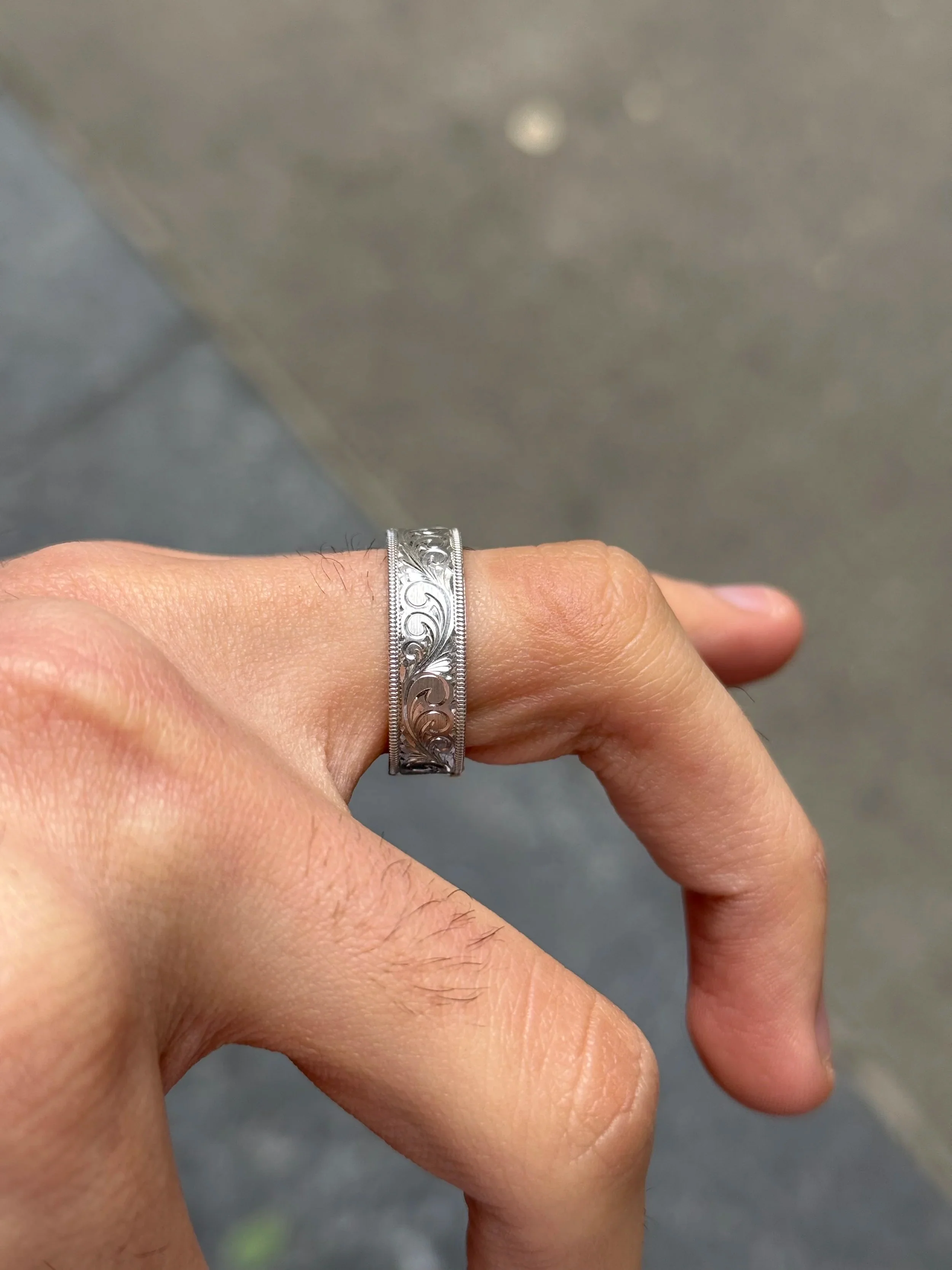 Men's Hand Engraved Center with Miligrain side Wedding Band - Image 3