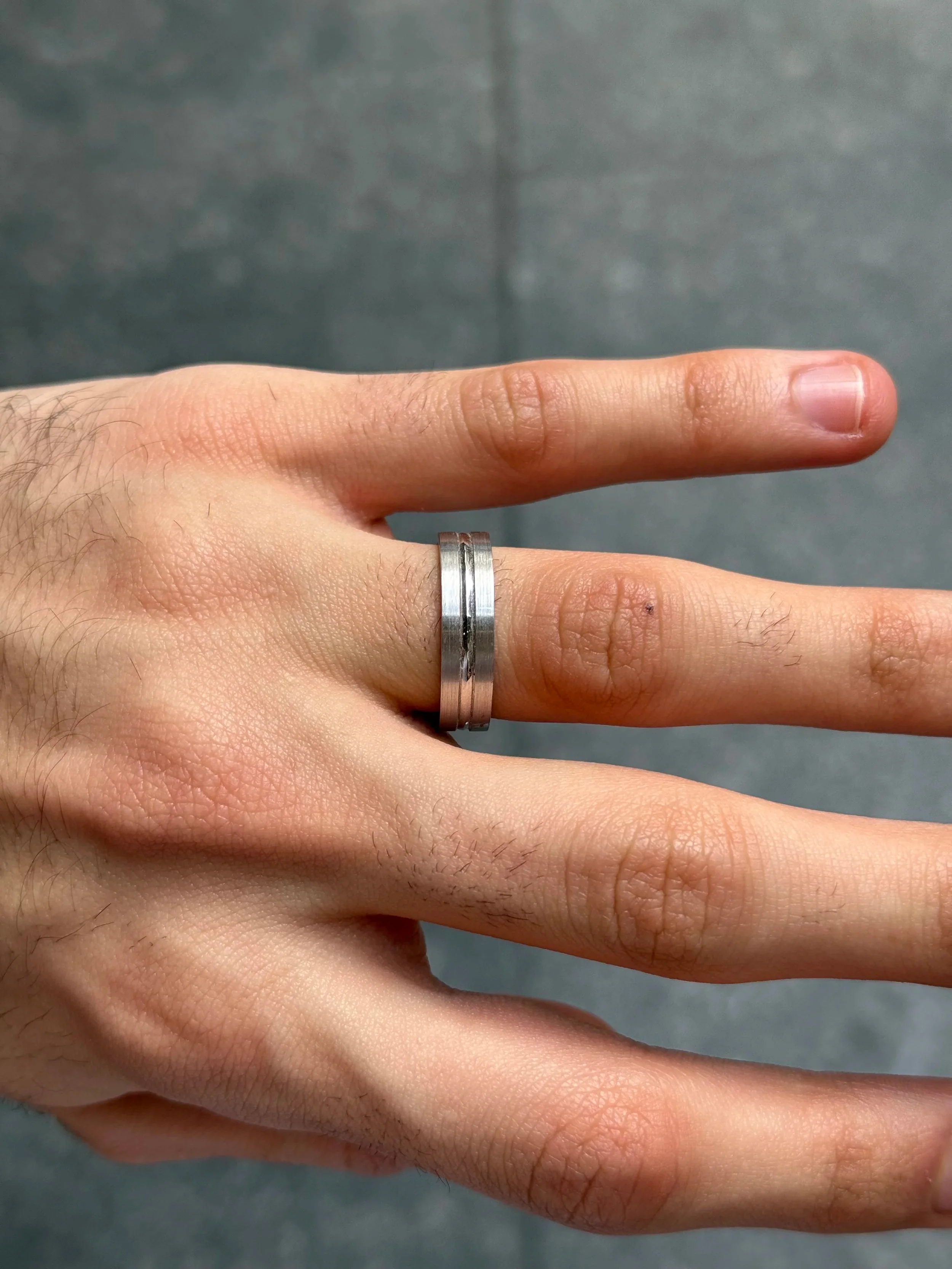 Men's Middle Polish and Matte Finish Side Wedding Band - Image 2